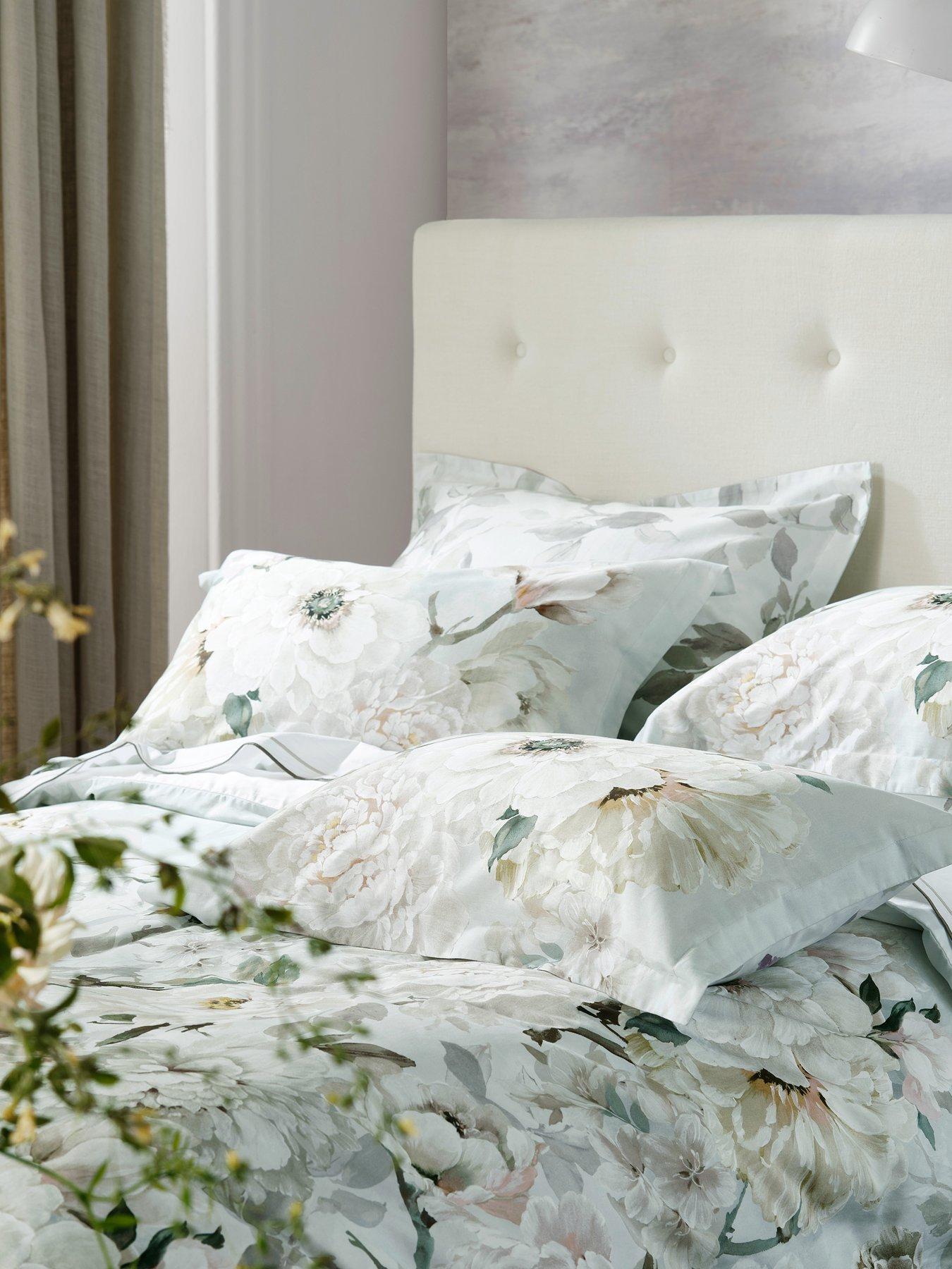 Image 3 of 6 of Designers Guild Fleur Blanche 100% Cotton Sateen Platinum Quilt Set