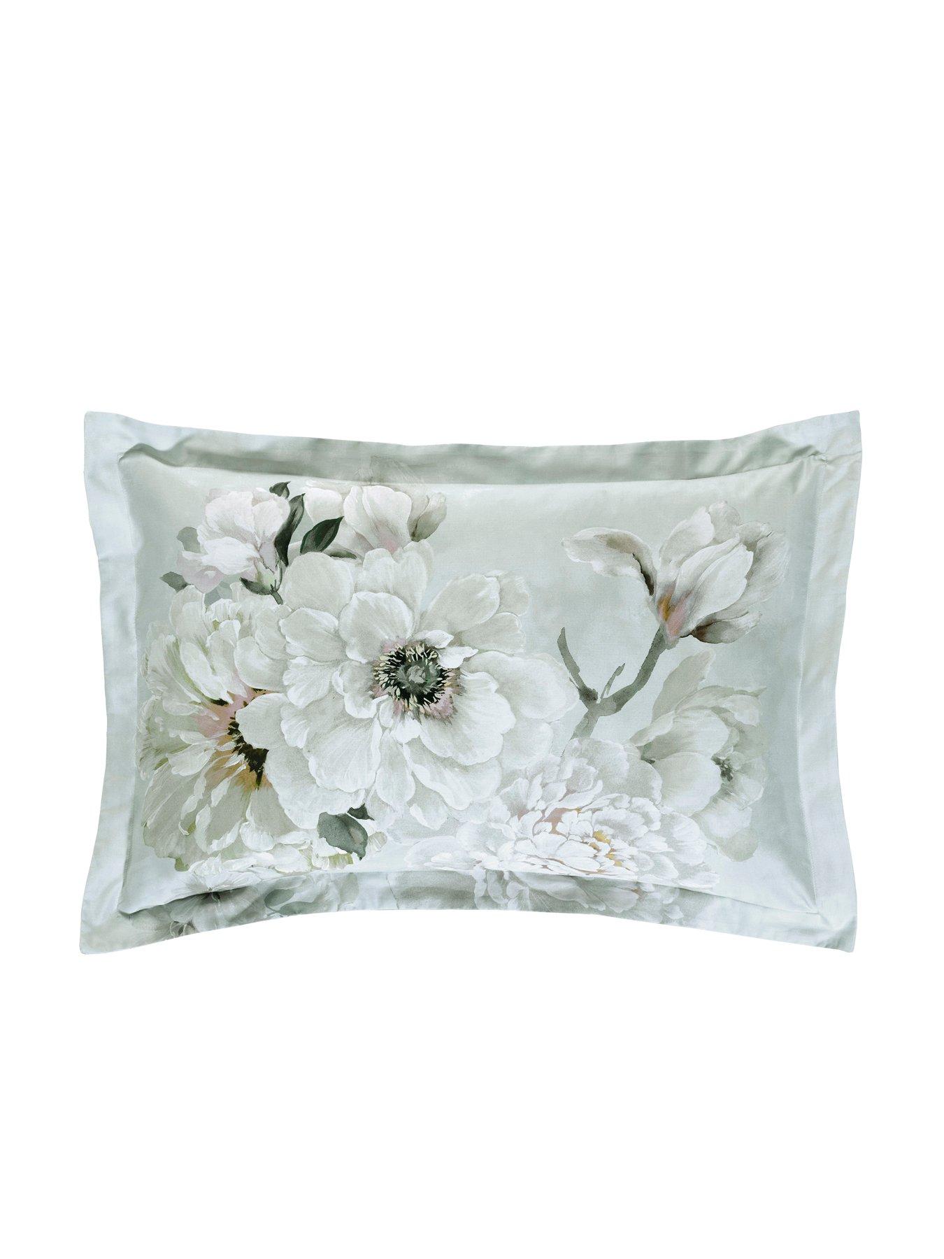 Image 4 of 6 of Designers Guild Fleur Blanche 100% Cotton Sateen Platinum Quilt Set