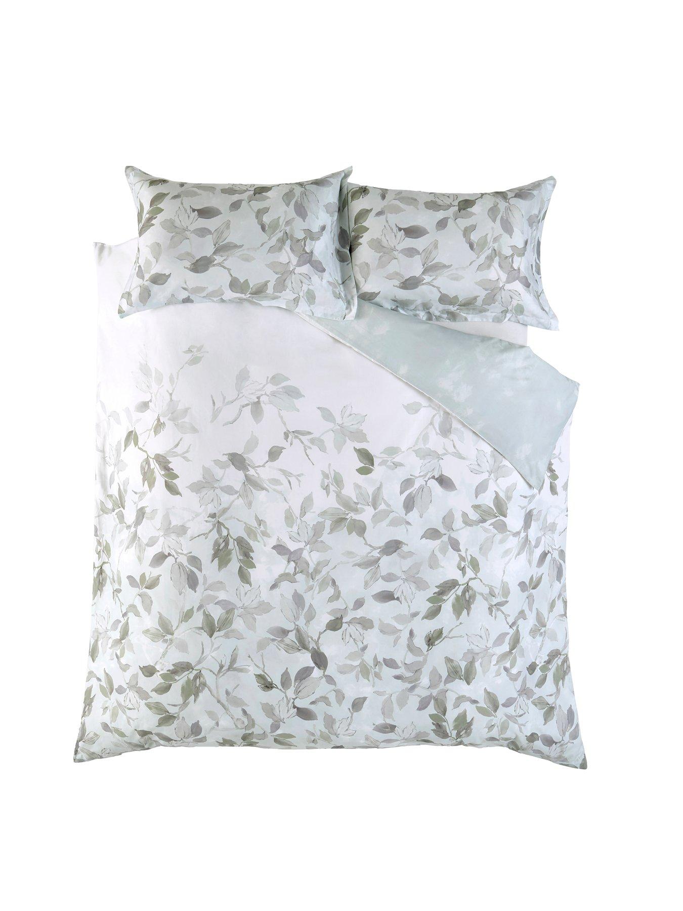 Image 6 of 6 of Designers Guild Fleur Blanche 100% Cotton Sateen Platinum Quilt Set