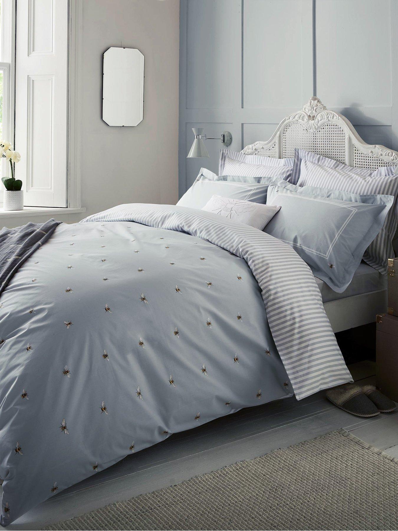 Image 1 of 4 of Sophie Allport Bees 100% Cotton Quilt Set