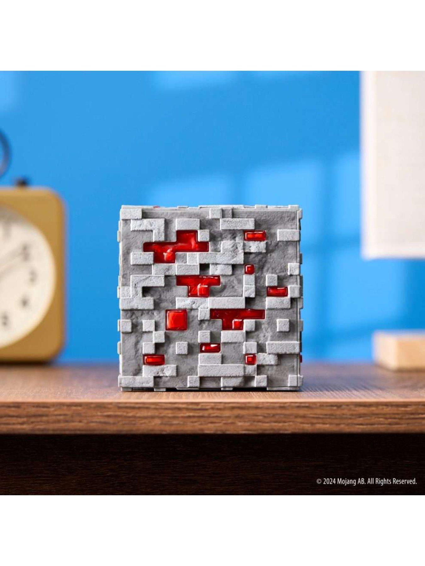 Image 4 of 6 of Minecraft Minecraft Illuminating Redstone Ore