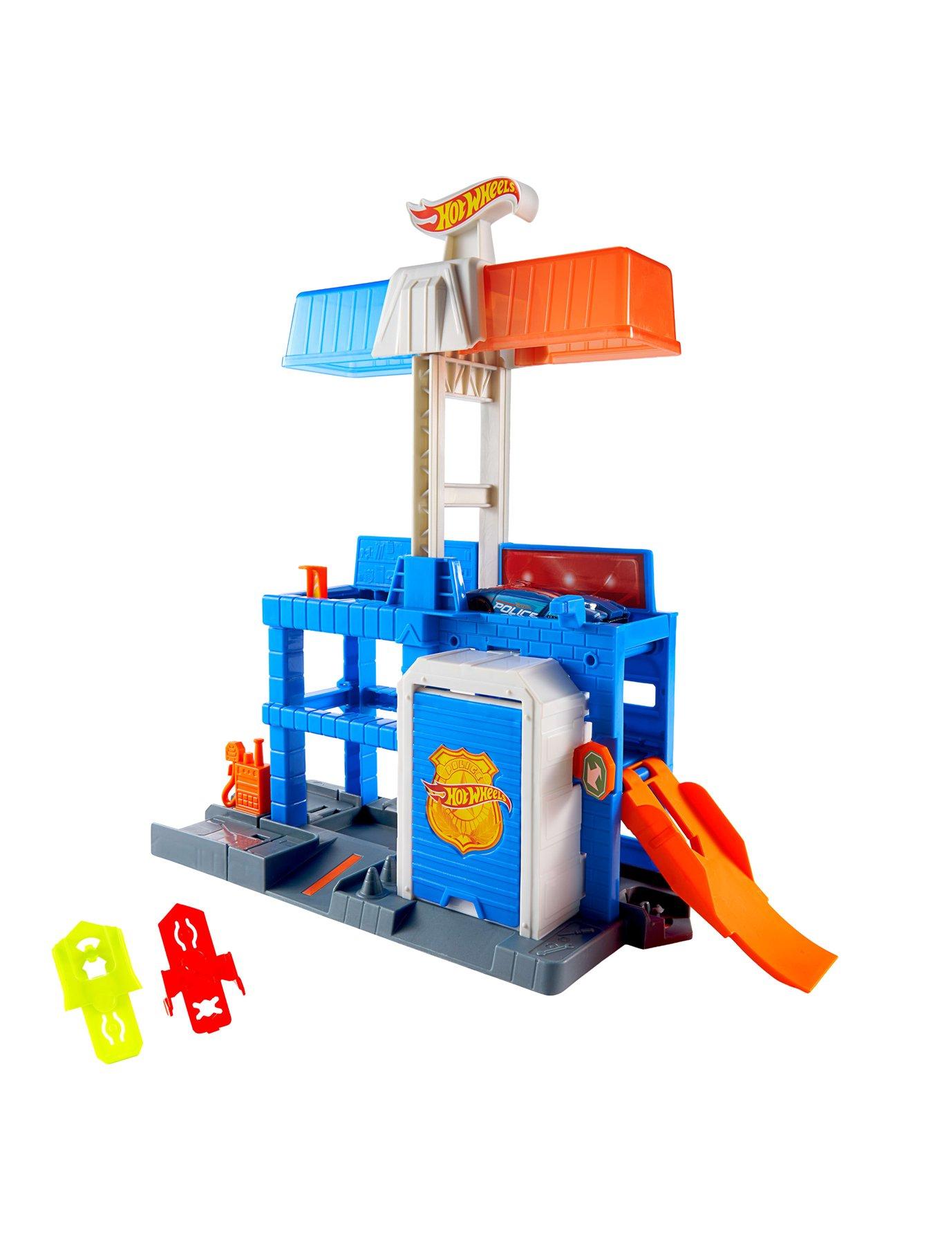 Image 3 of 5 of Hot Wheels City Downtown Police Tower Playset &amp; 1:64 Scale Die-Cast Police Toy Car