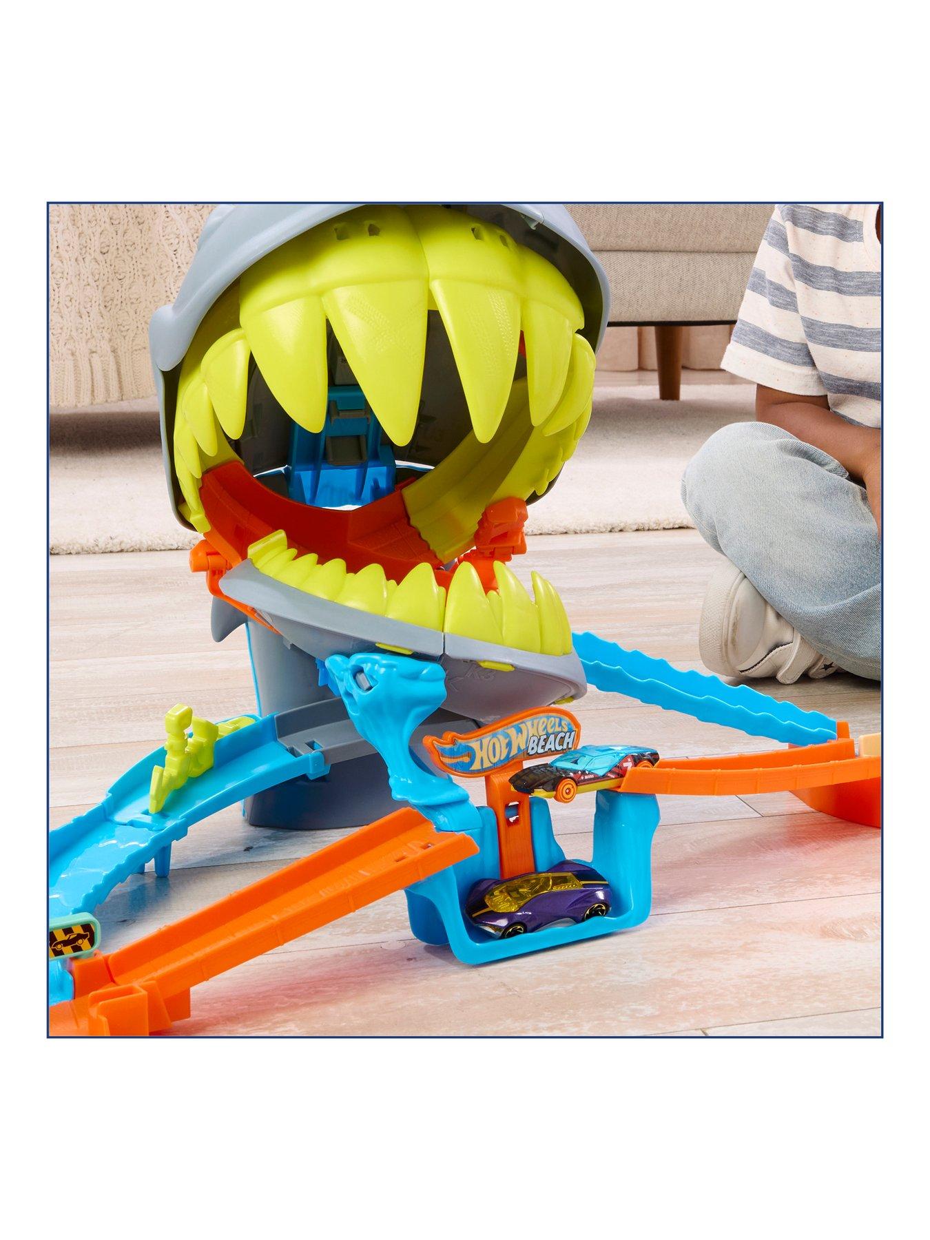 Image 6 of 7 of Hot Wheels City Shark Chomp Beach Playset &amp; 1:64 Scale Die-Cast Toy Car