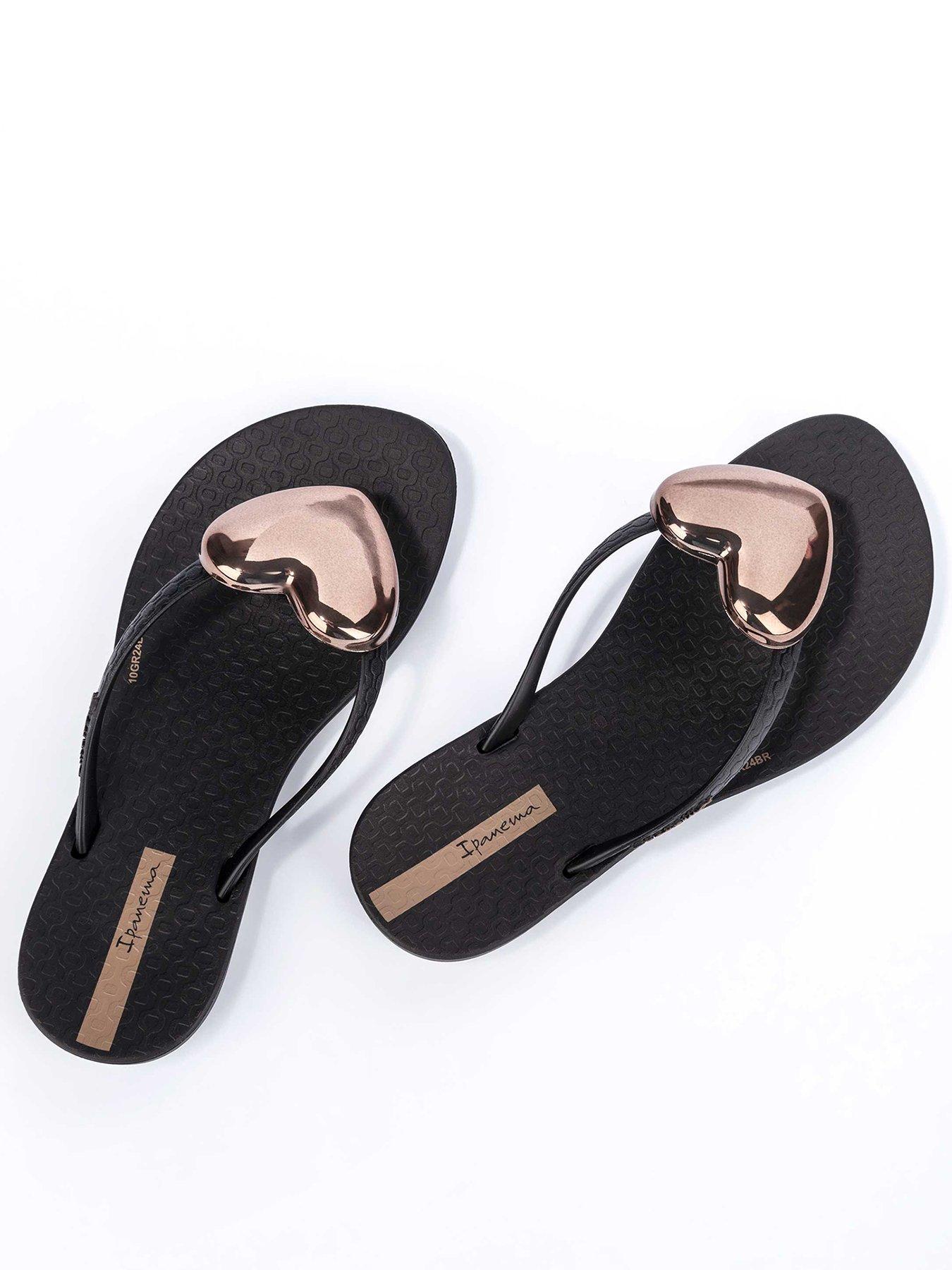 Image 2 of 3 of Ipanema Maxi Fashion Kids Heart Flip Flops - Black