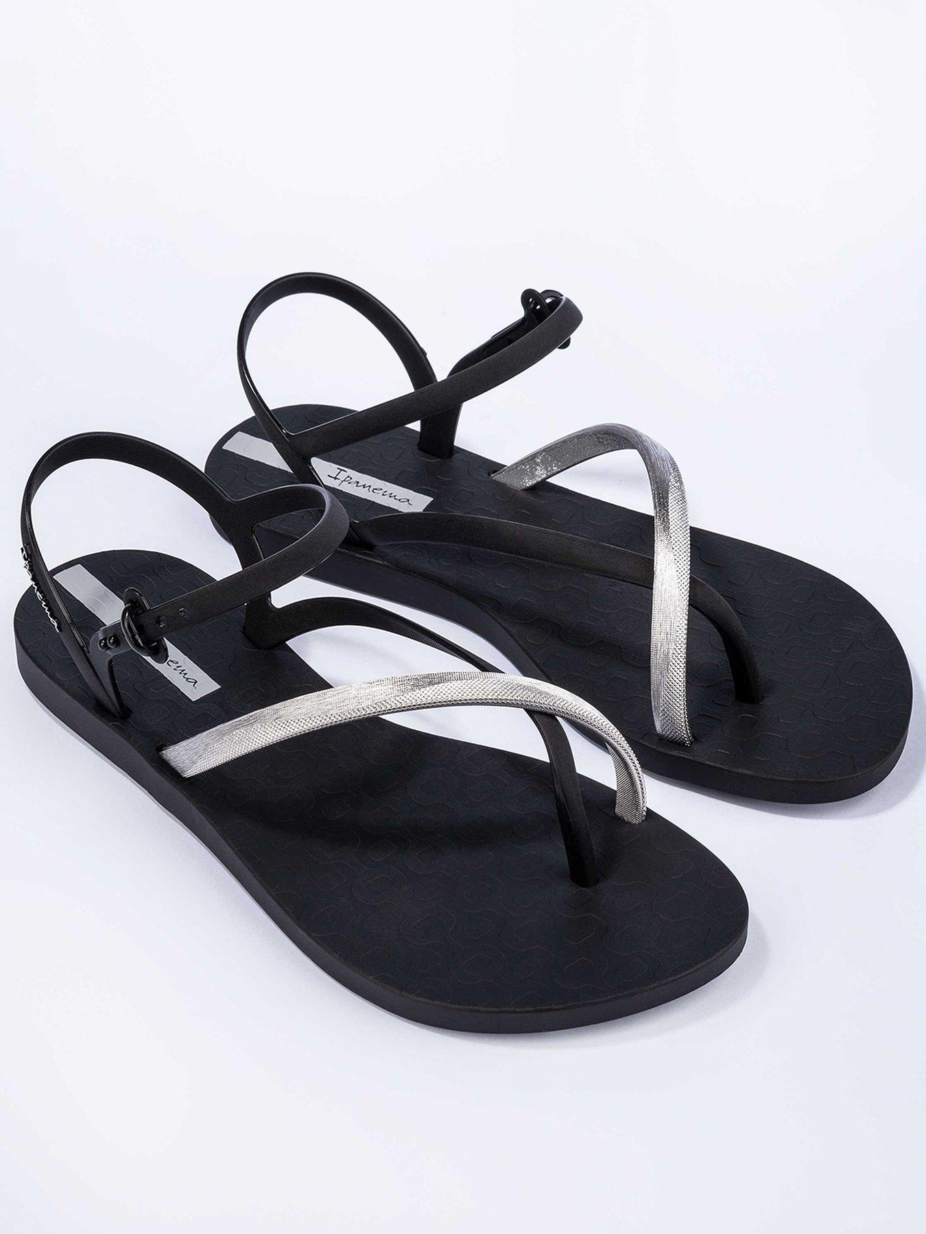 Ipanema Elegant Crossover Sandal - Black