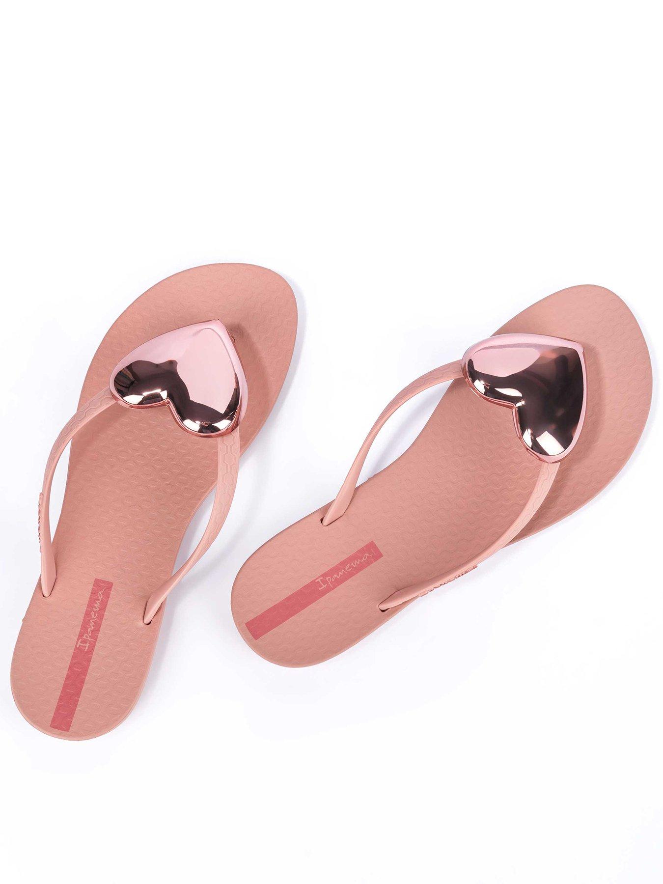 Ipanema Maxi Fashion Heart Hardware Flip Flop - Pink