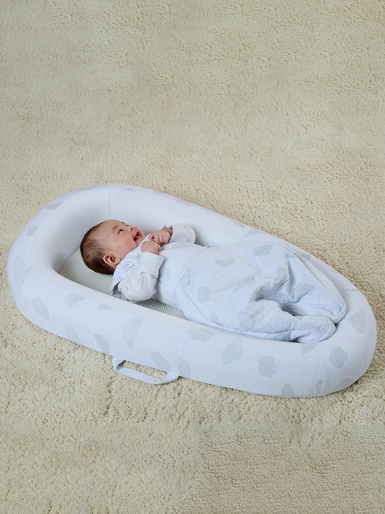 front image of purflo-sleep-tight-baby-bed-cotton-clouds