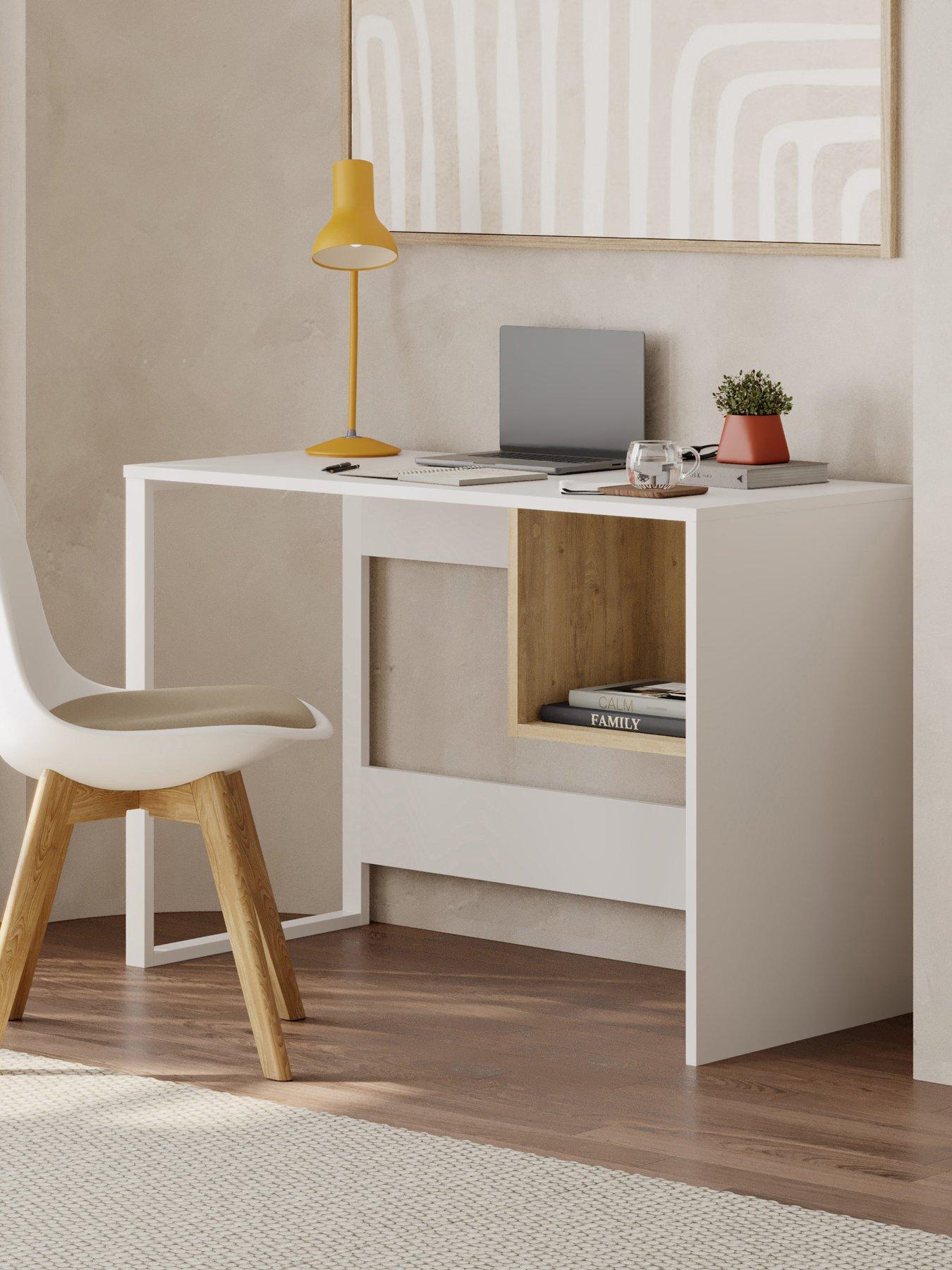 Decortie Model Desk