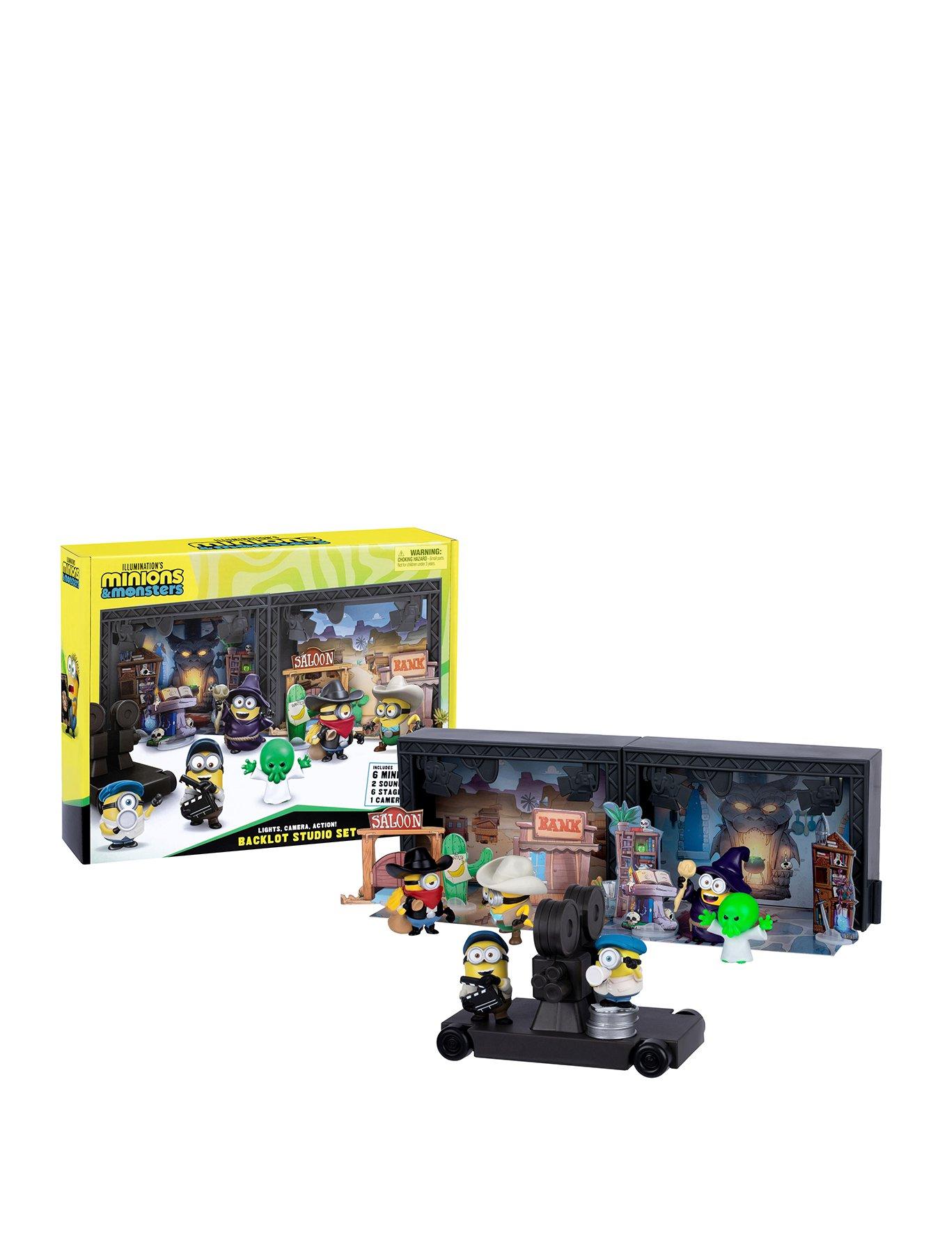 Minions Illuminations Minions & Monsters Backlot Studio Set