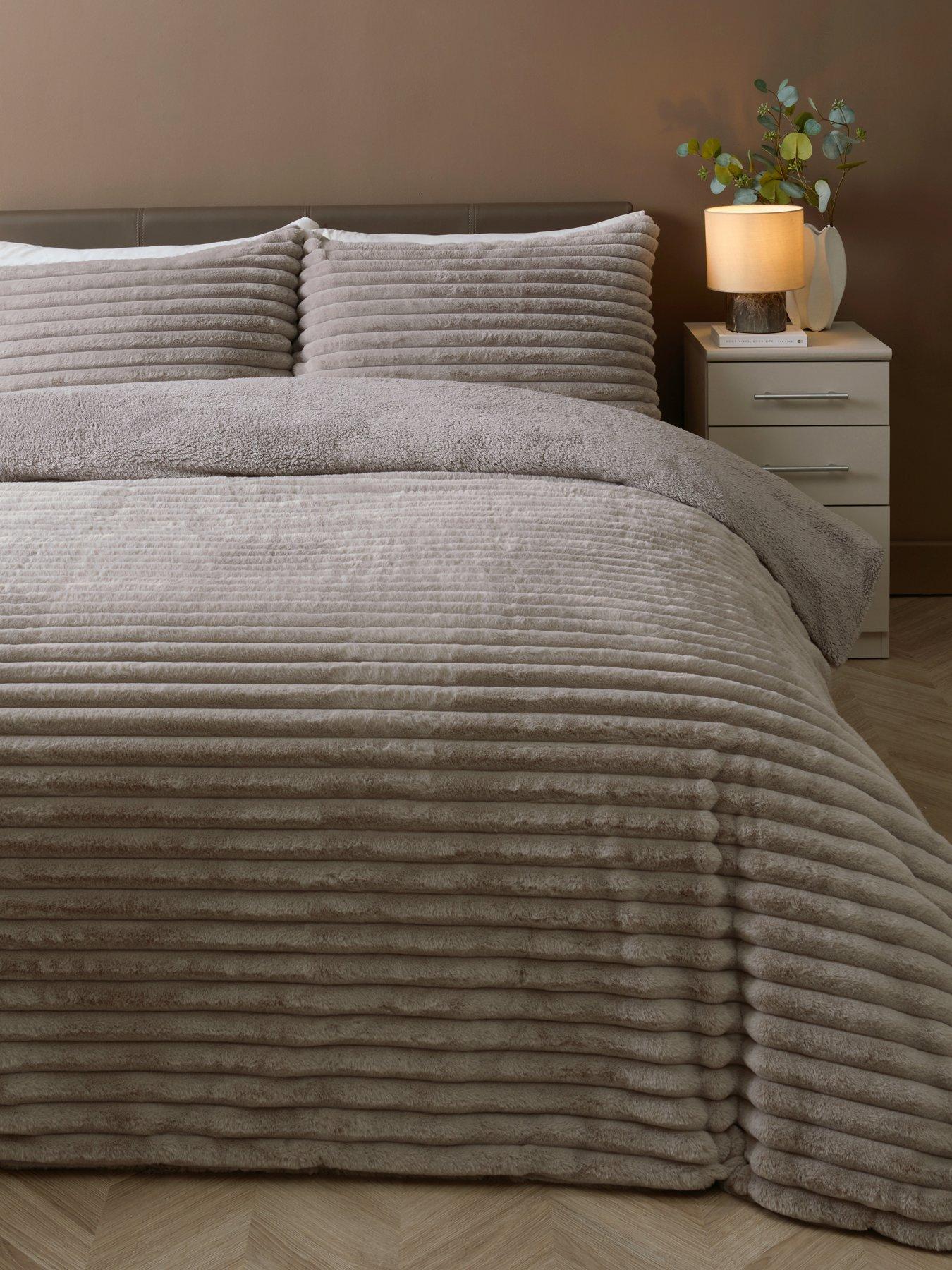 The Very Collection Ribbed Faux Fur Duvet Set