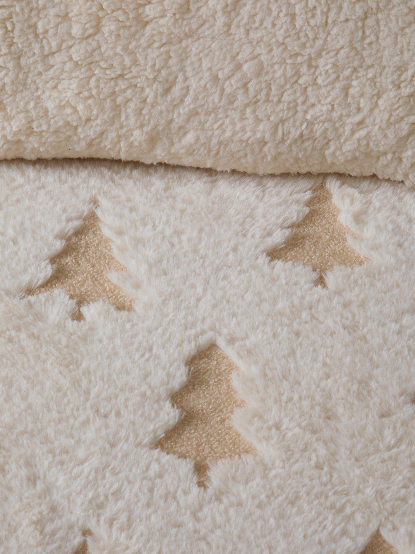 Image 4 of 5 of The Very Collection Cosy Christmas Tree Duvet Set - Beige