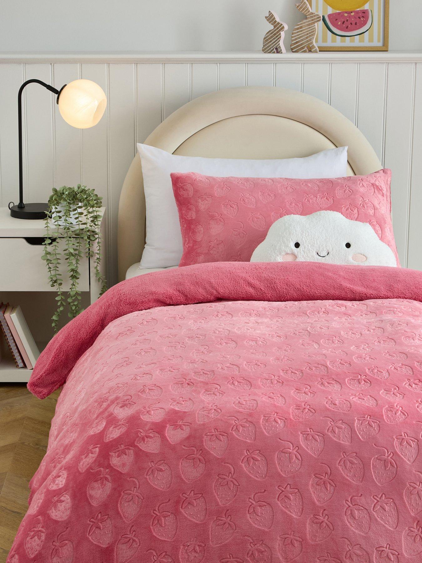 The Very Collection Strawberry Embossed Fleece Duvet Set