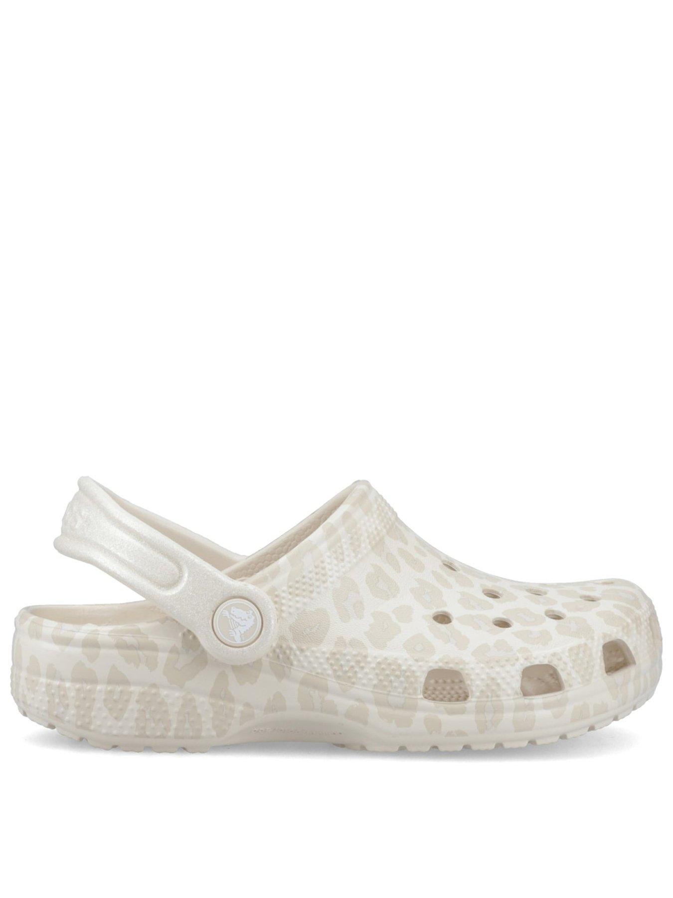 crocs-kids-classic-graphic-glitter-clog-beige