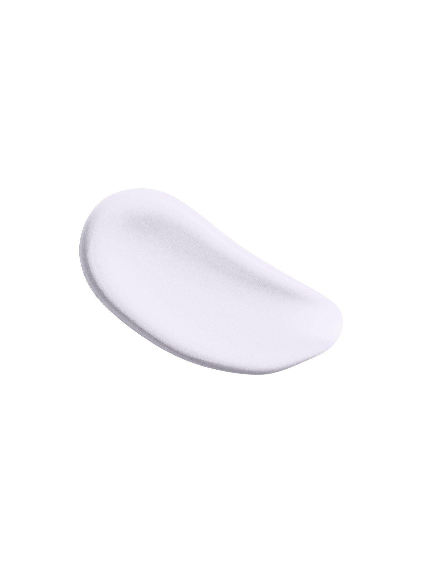Image 3 of 8 of L'Oreal Paris Revitalift Filler Plumping Aqua-Fluid Moisturiser with SPF30