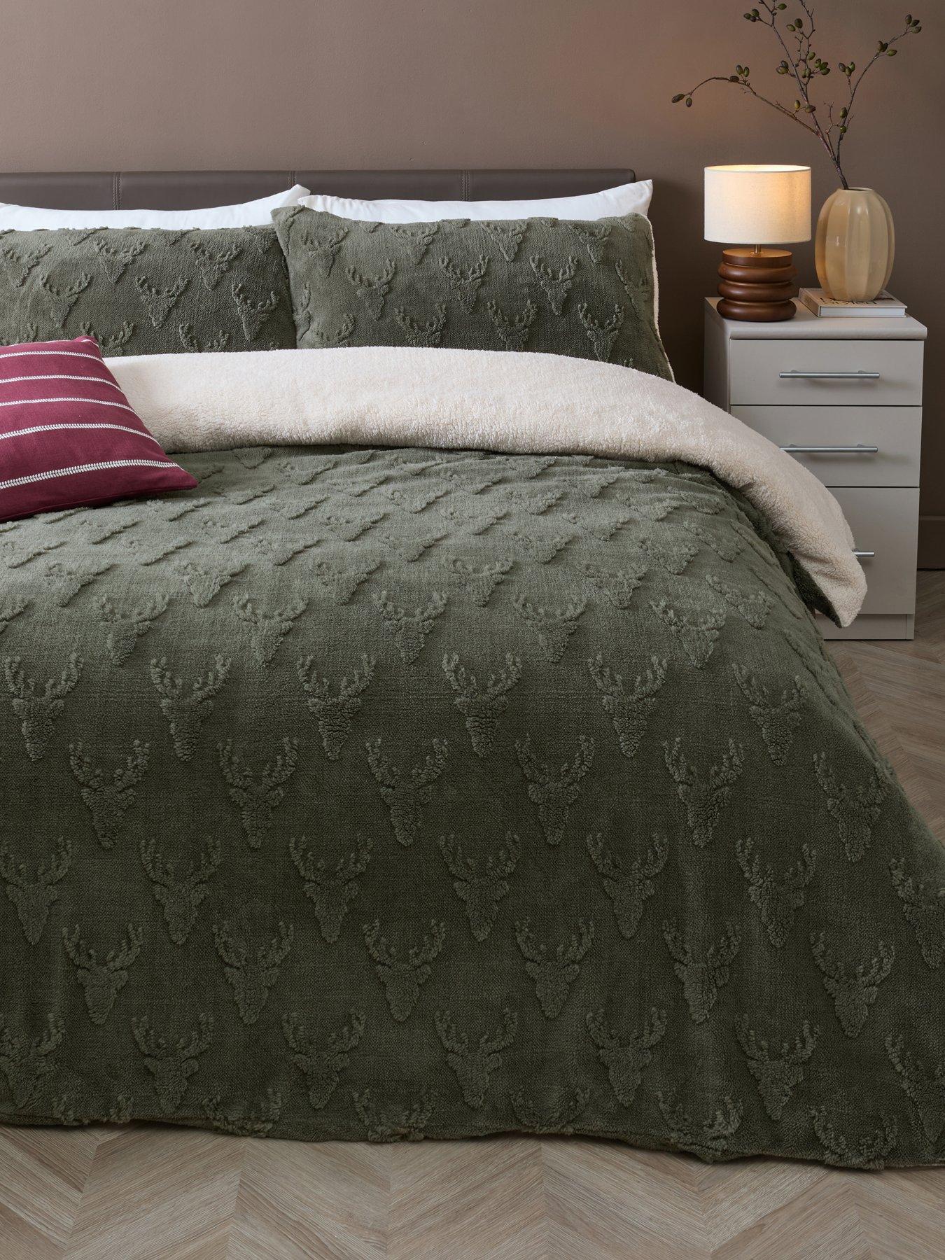 The Very Collection Christmas Stag Fleece Duvet Set
