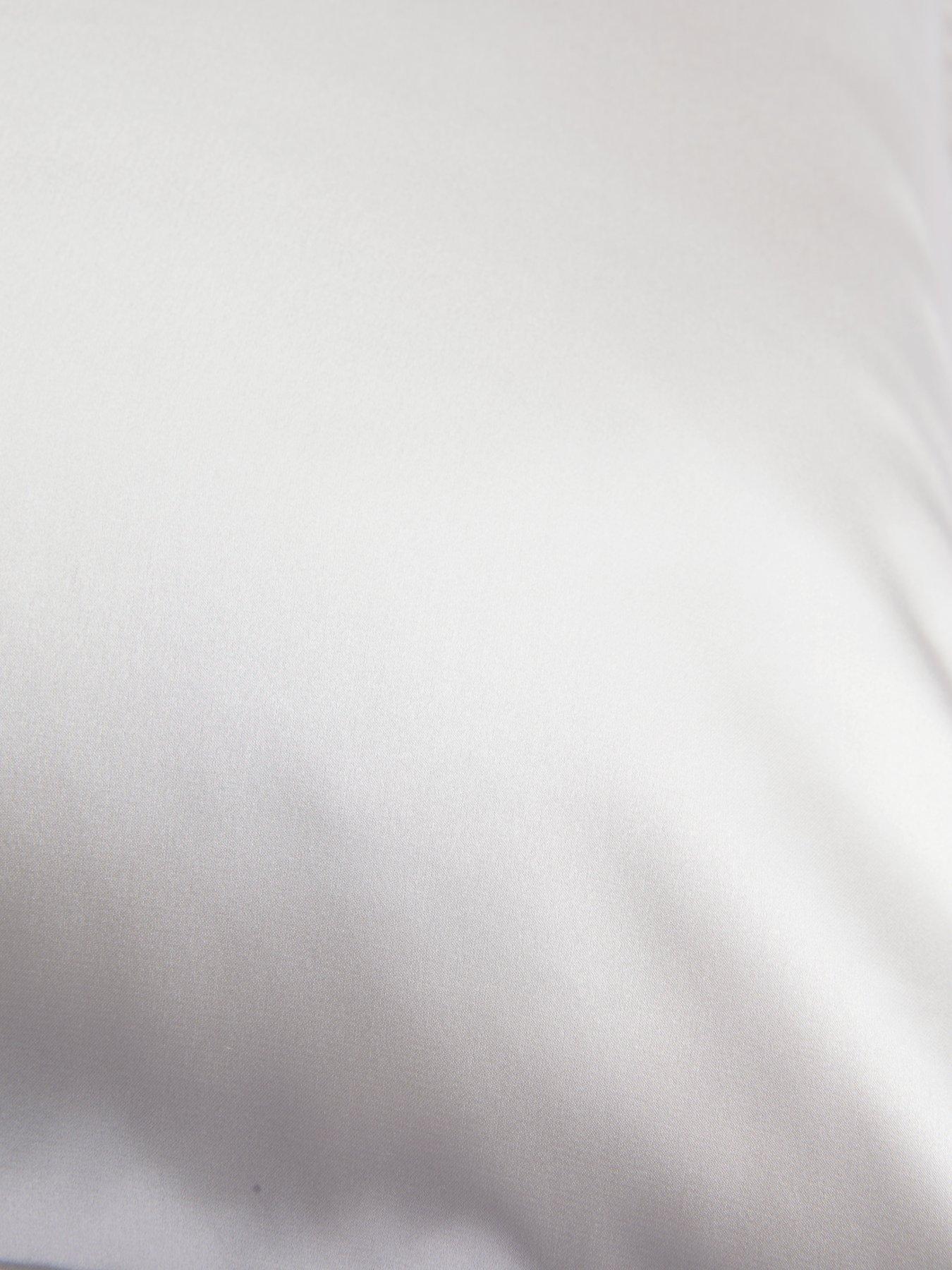 Image 3 of 3 of The Very Collection Mulberry Silk Pillowcase