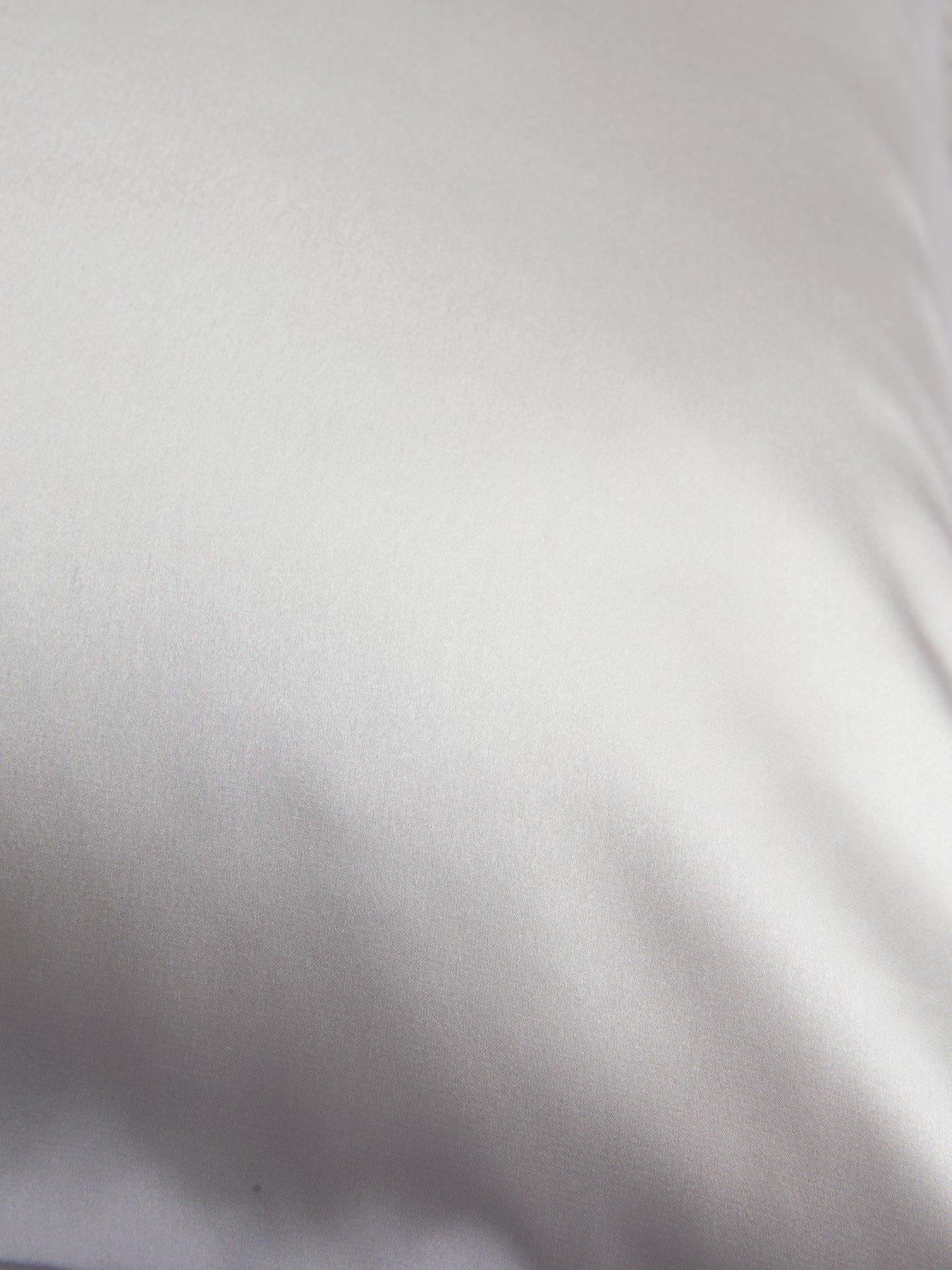 Image 3 of 3 of The Very Collection Mulberry Silk Pillowcase