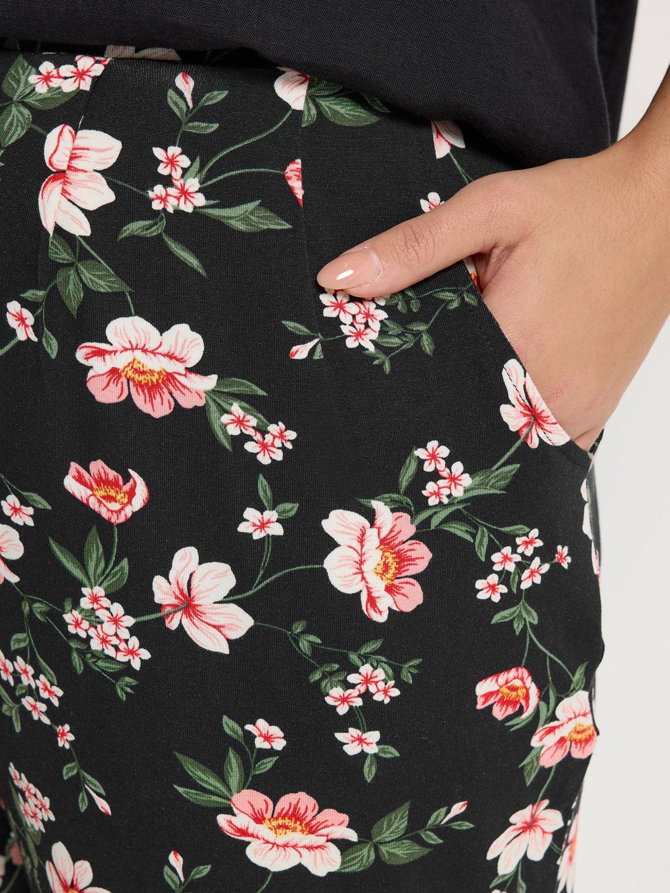 Image 4 of 5 of Yours Curve Double Pleat Harem Trousers - Black