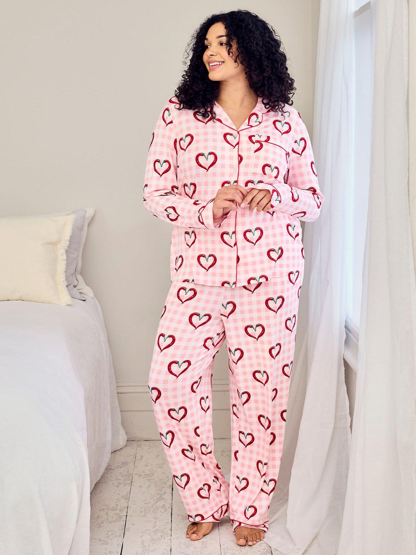 Image 3 of 6 of CHELSEA PEERS Chilli Heart Print Long Pyjama Set - Pink