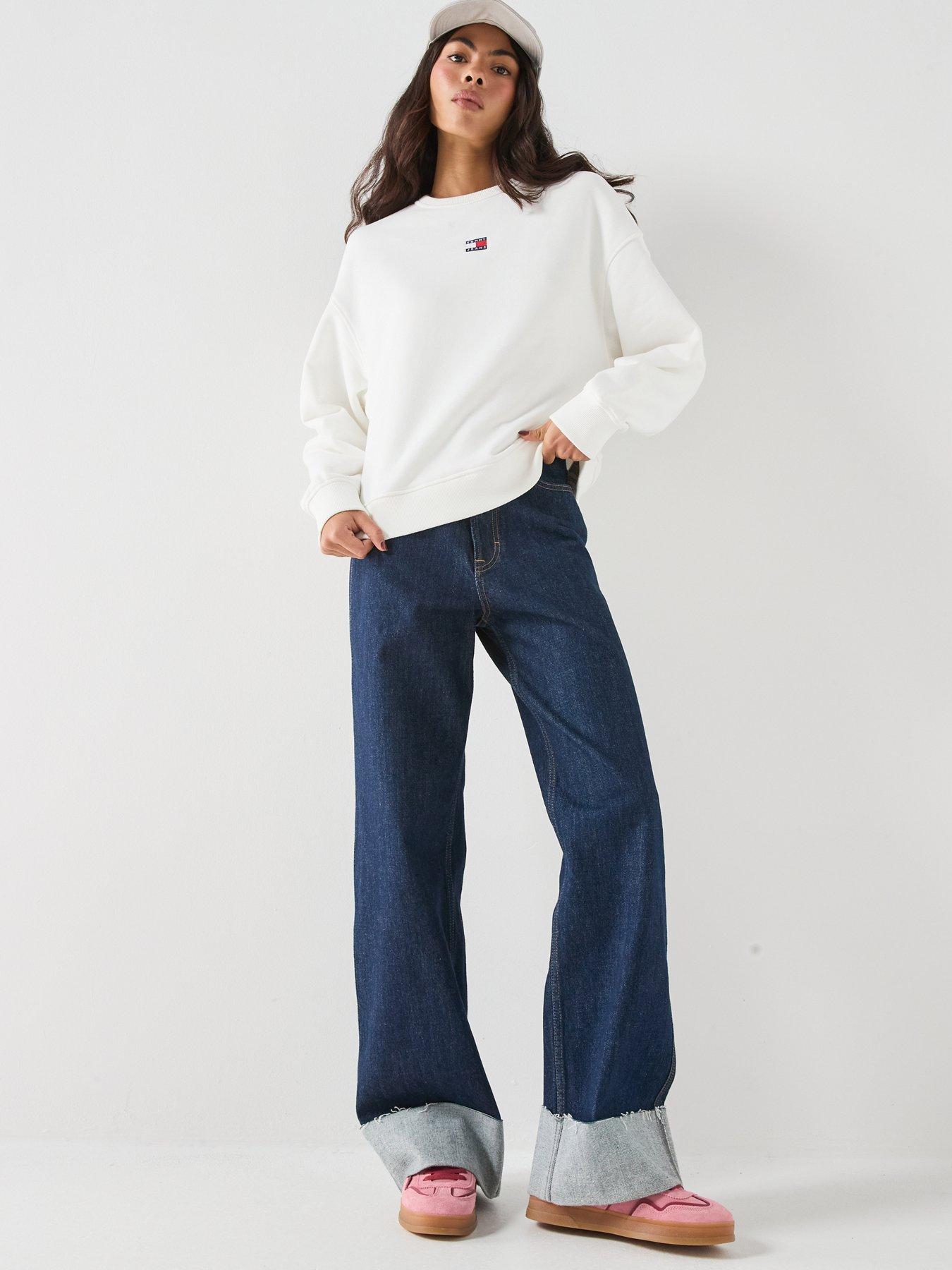 Image 3 of 6 of Tommy Jeans Tommy Badge Boxy Fleece Sweatshirt - Cream