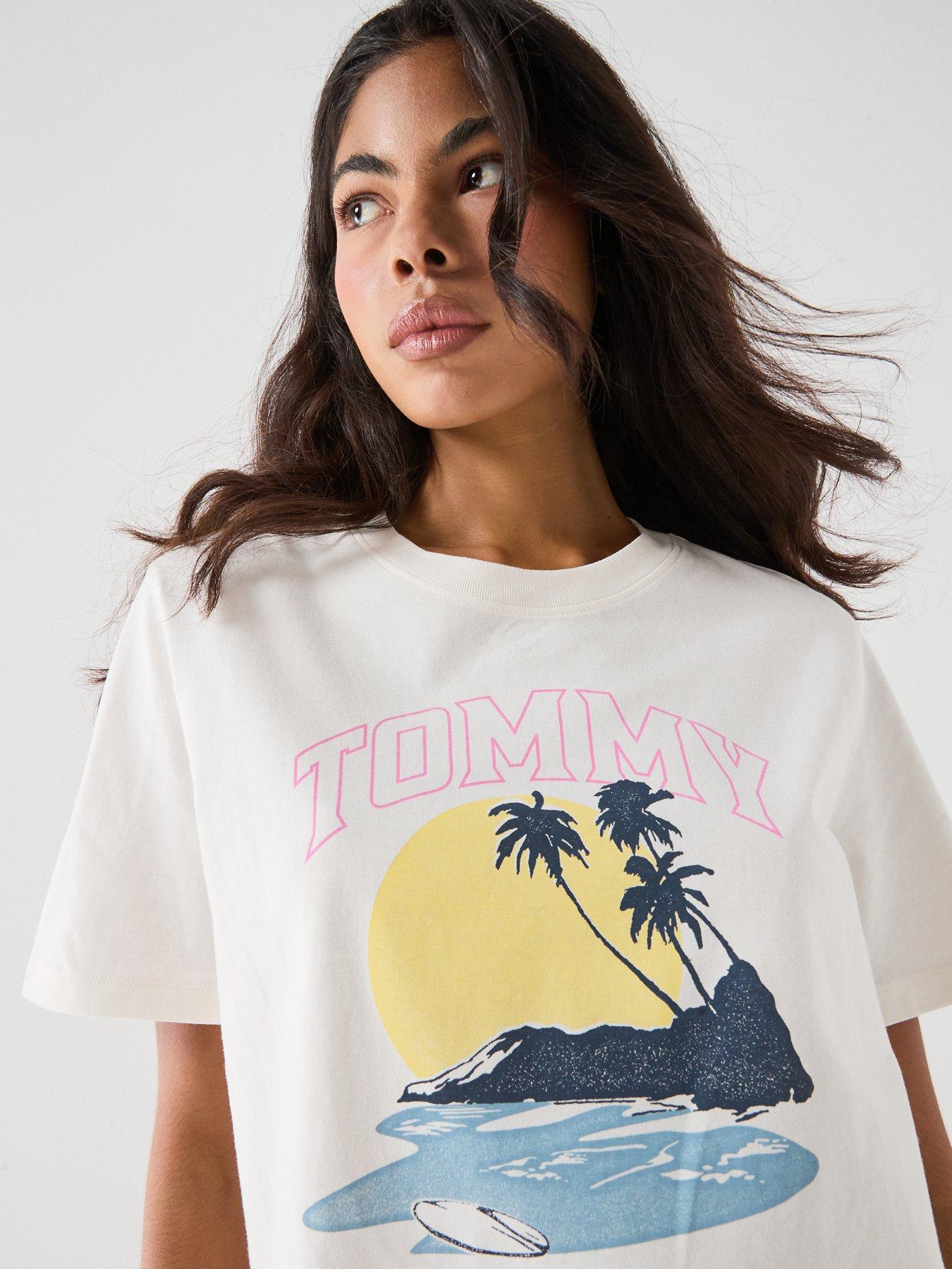 Image 4 of 5 of Tommy Jeans Logo Graphic Relaxed T-shirt - White