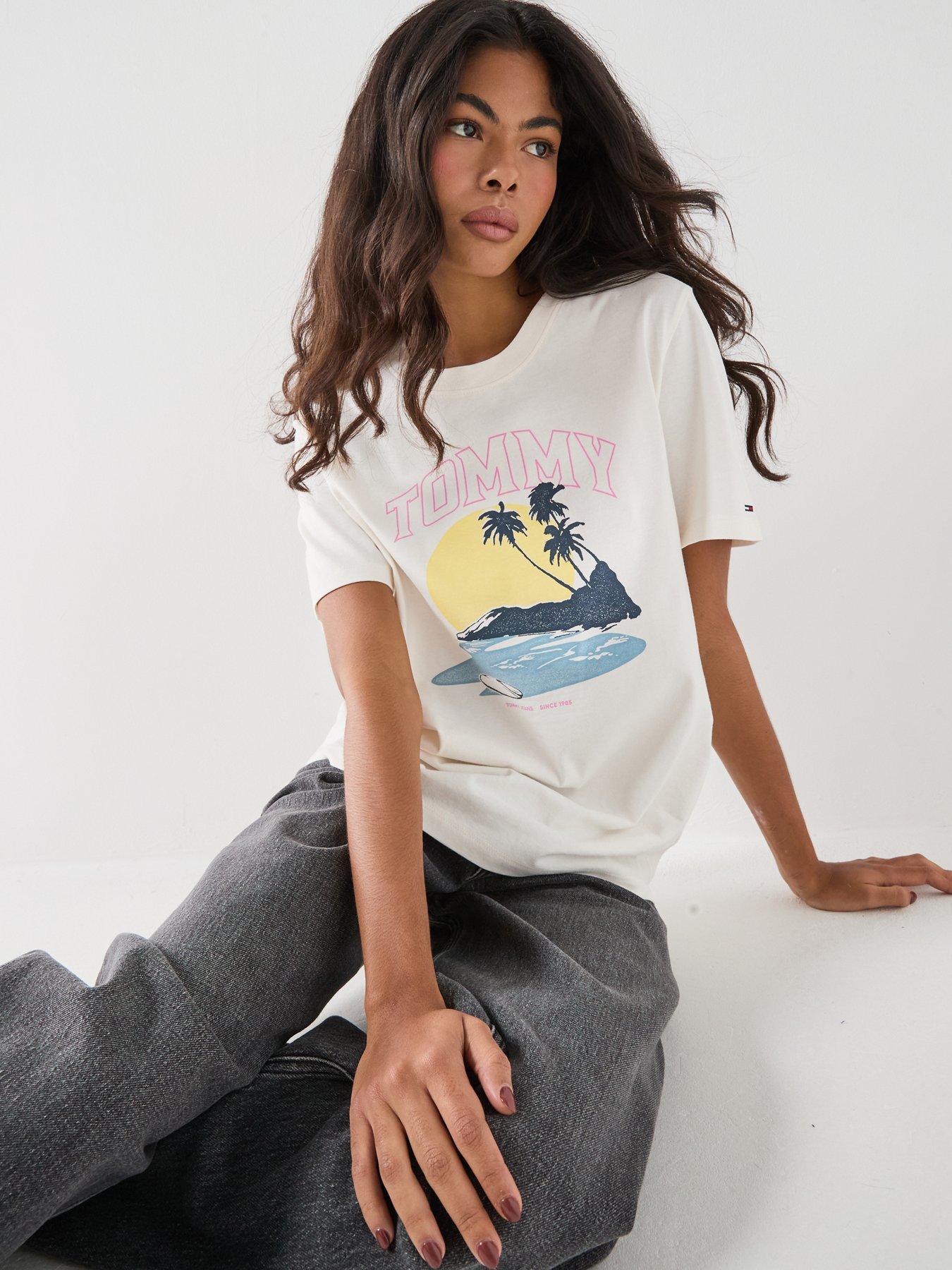 Image 5 of 5 of Tommy Jeans Logo Graphic Relaxed T-shirt - White