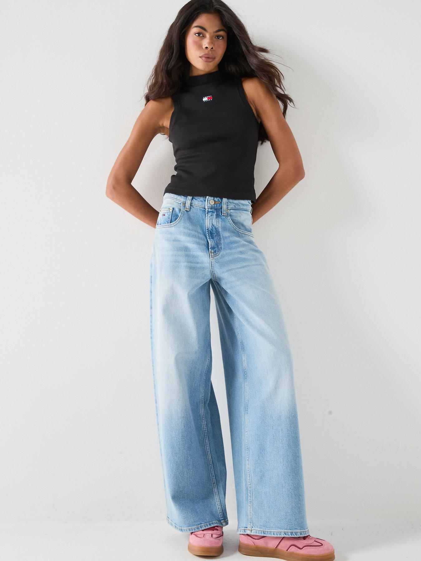Image 3 of 6 of Tommy Jeans Tommy Badge Slim Ribbed Tank Top - Black