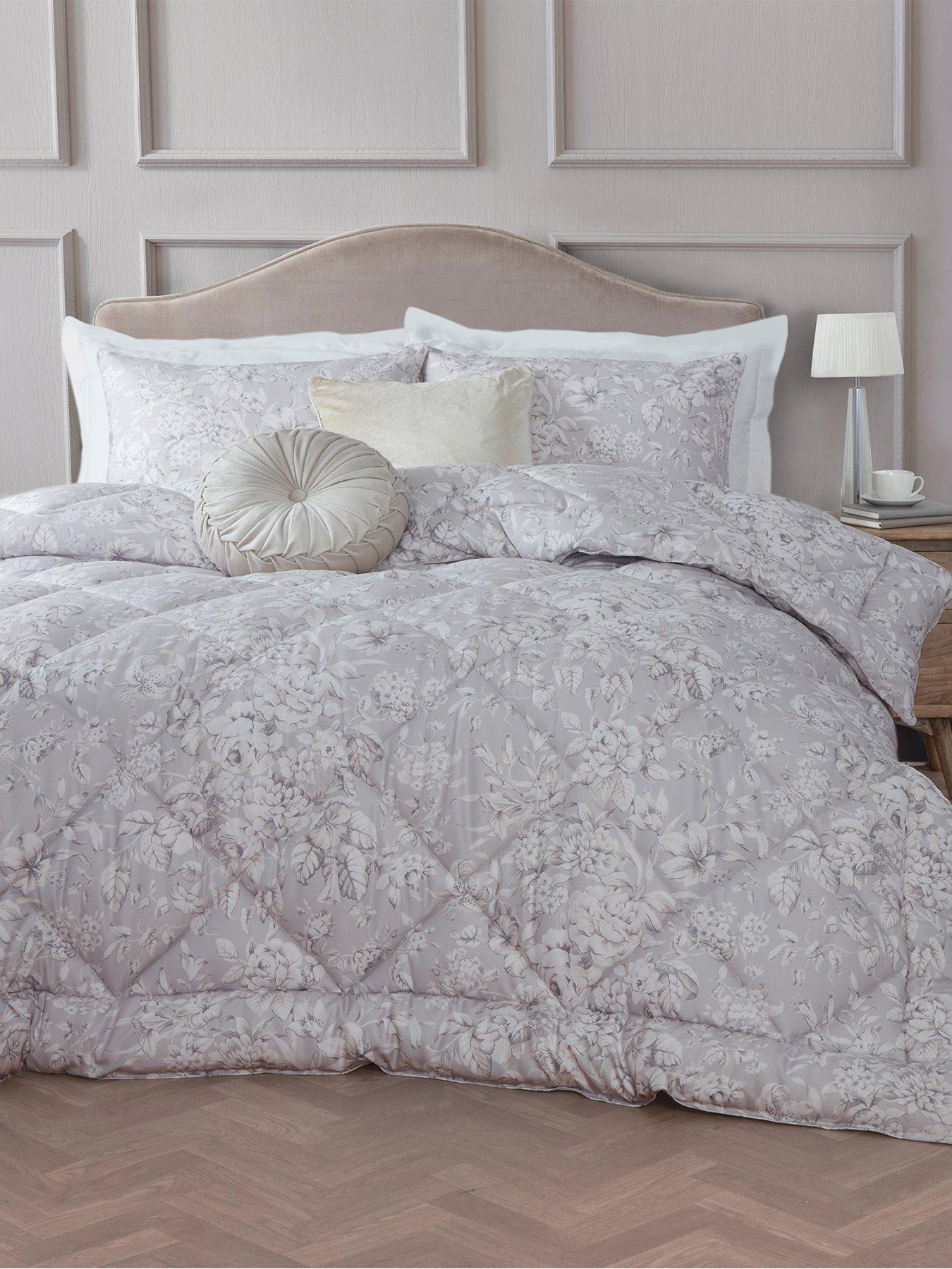 Image 1 of 3 of Laura Ashley Coverless Duvet Set