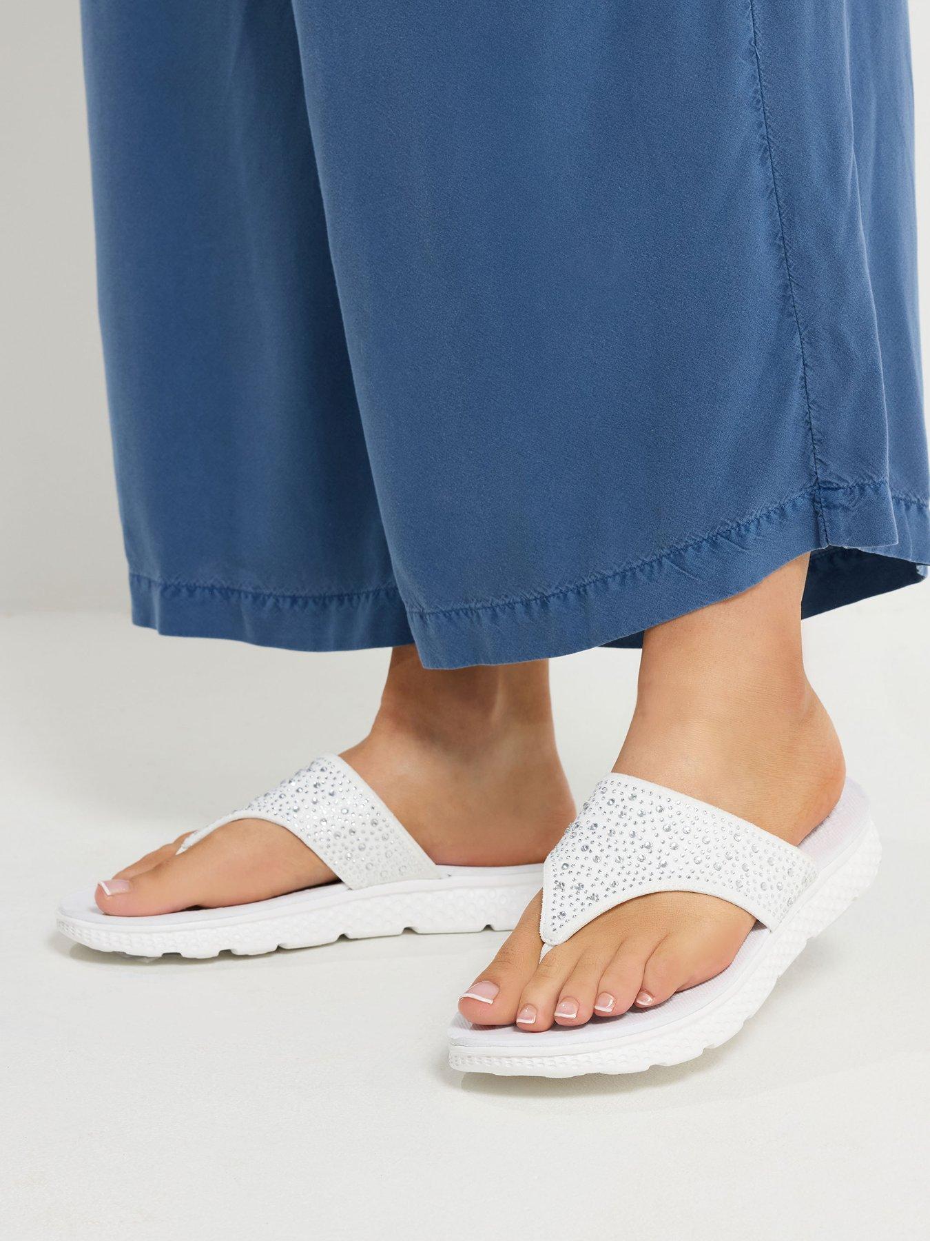 Image 4 of 4 of Yours Curve Wide Fit Glitz Sandals - White