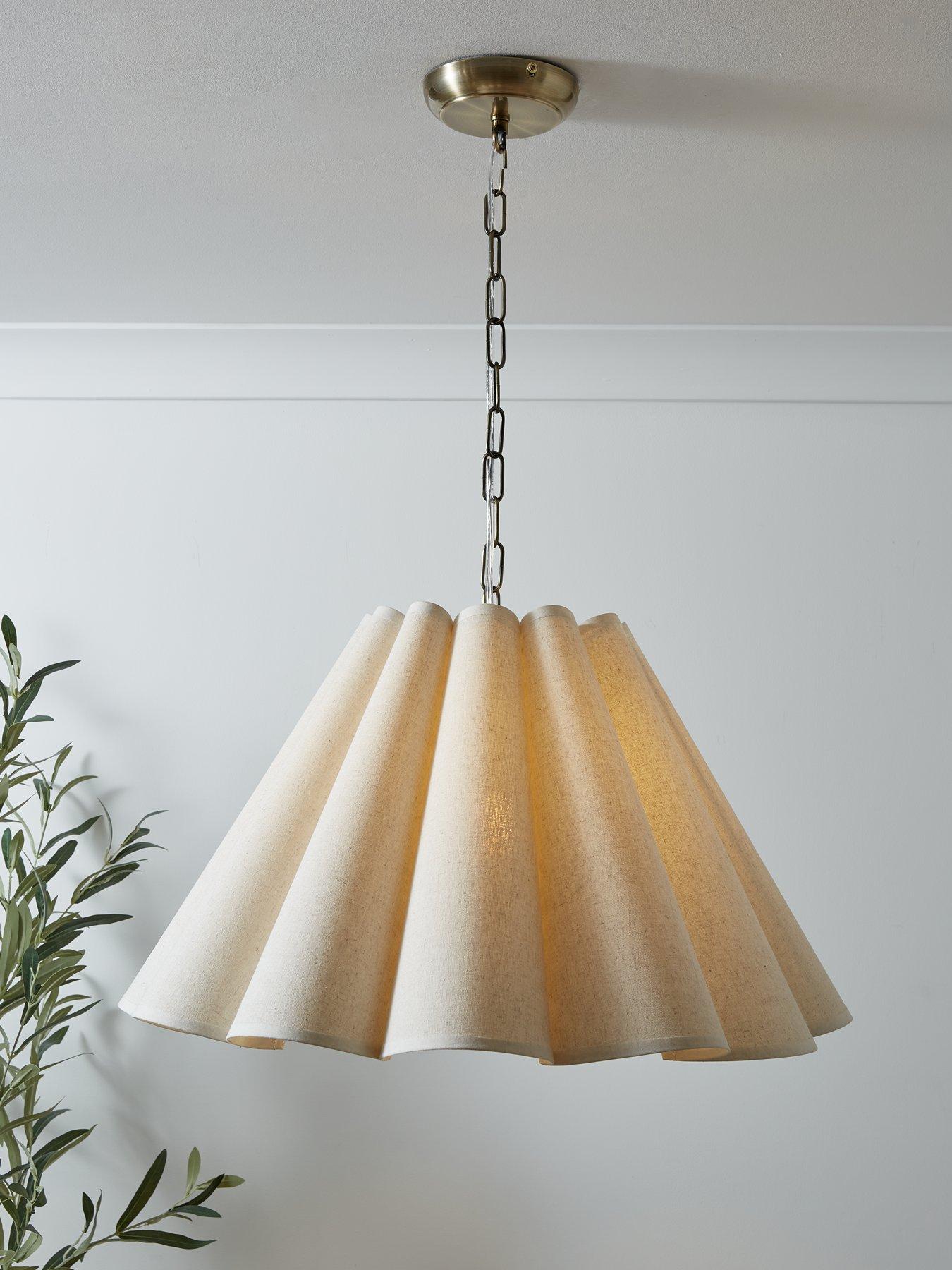 The Very Collection Scallop Pendant