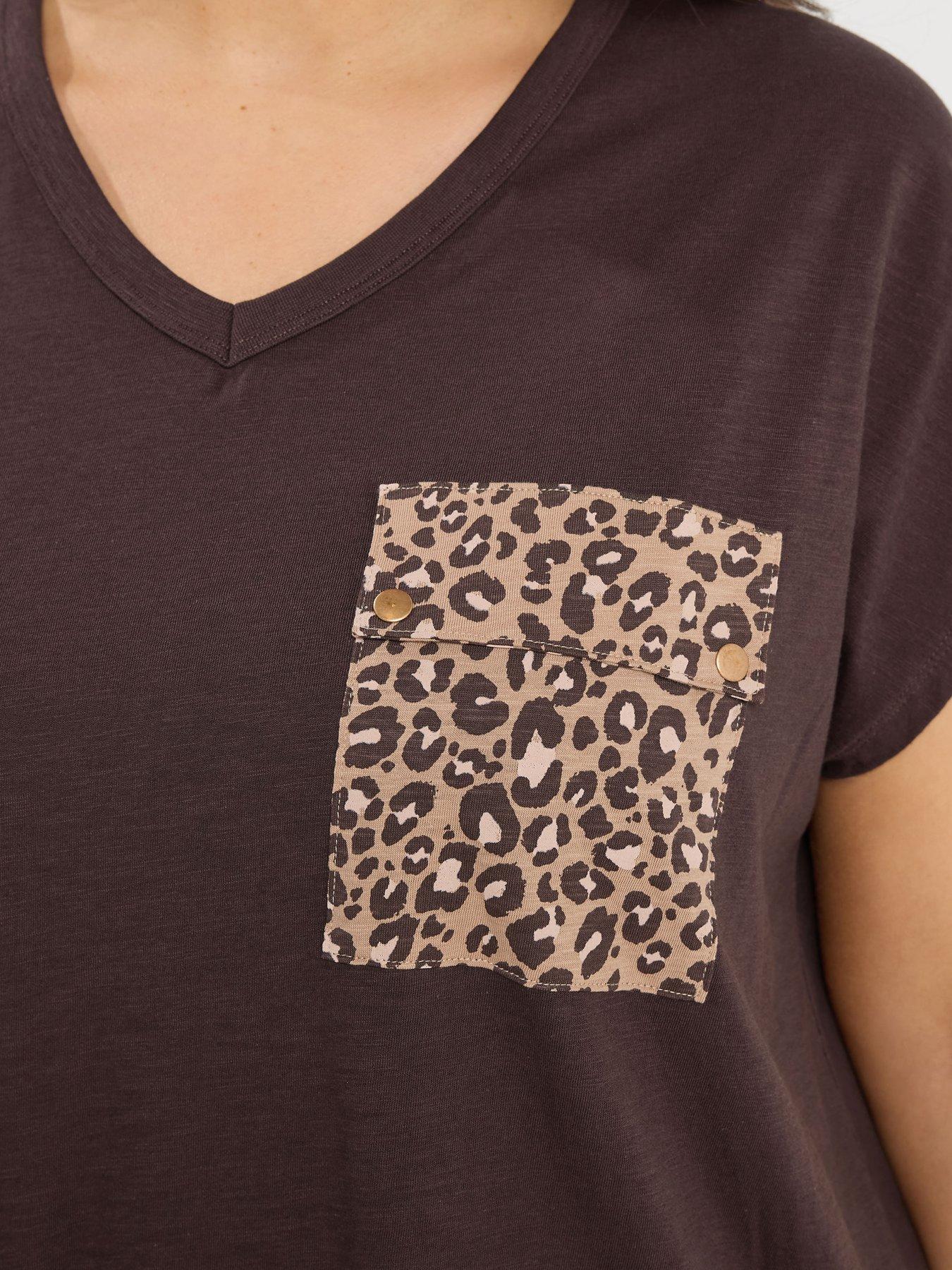 Image 4 of 5 of Yours Curve Stud Pocket T-shirt