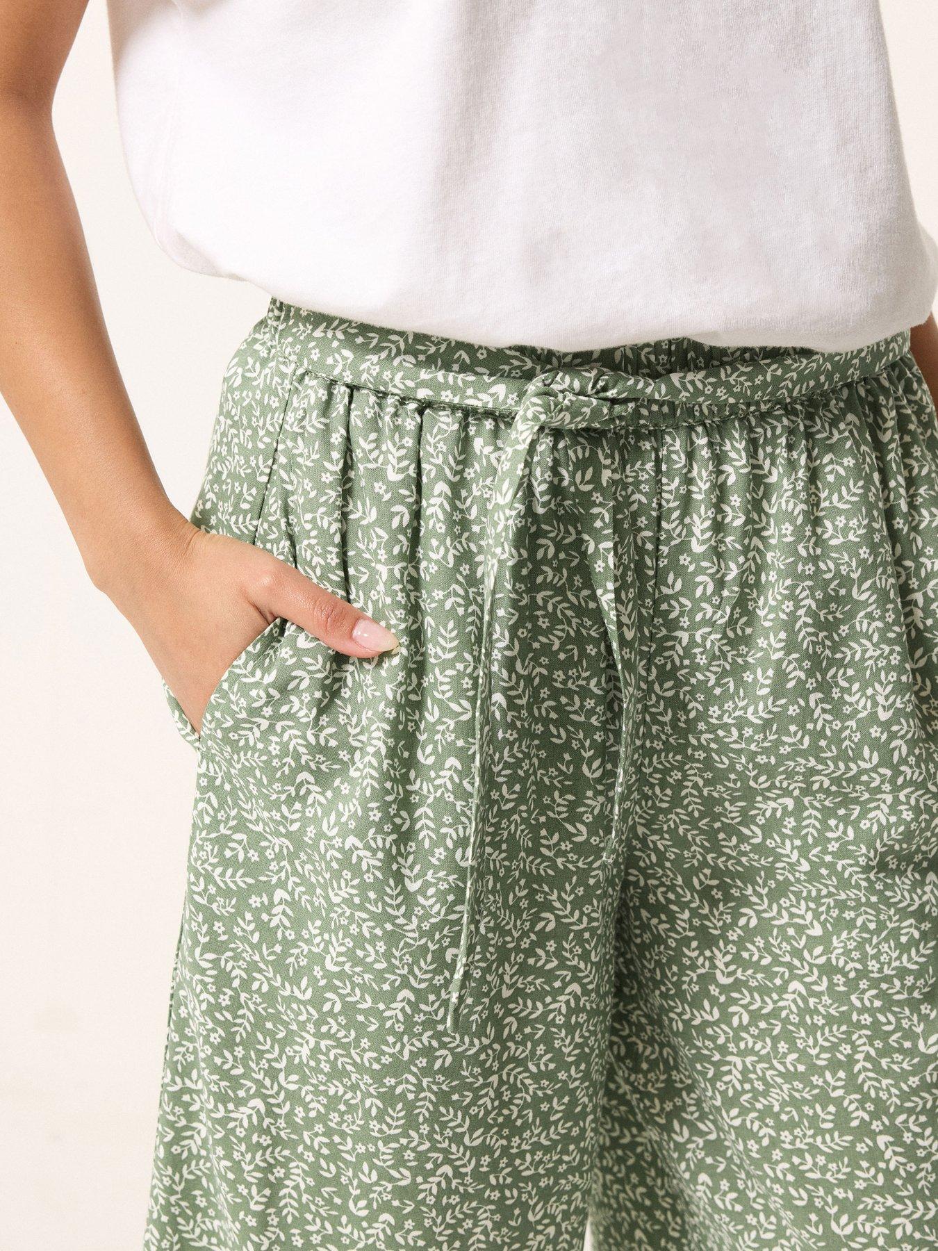Image 4 of 5 of PixieGirl Petite Leaf Print Wide Leg Crop Trousers - Green