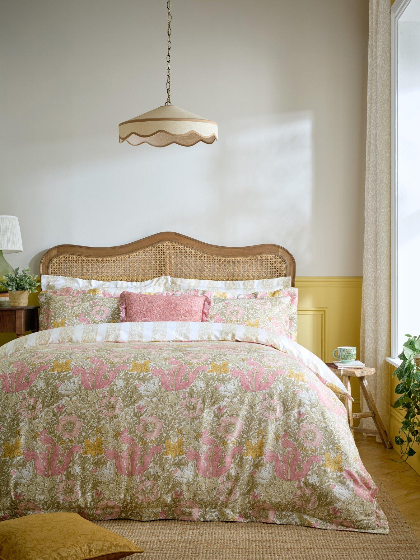 front image of william-morris-at-home-compton-quilt-set