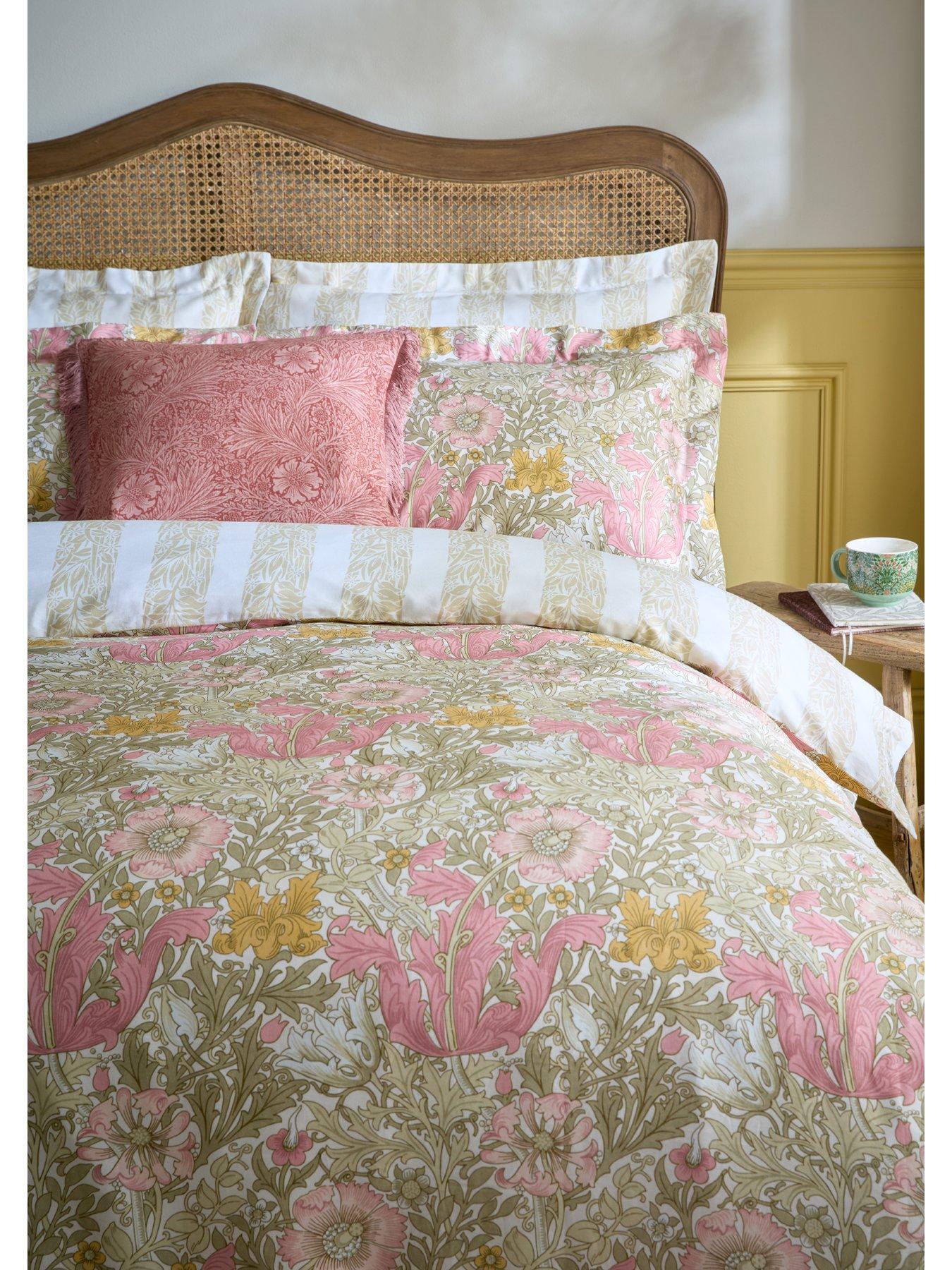  image of william-morris-at-home-compton-quilt-set