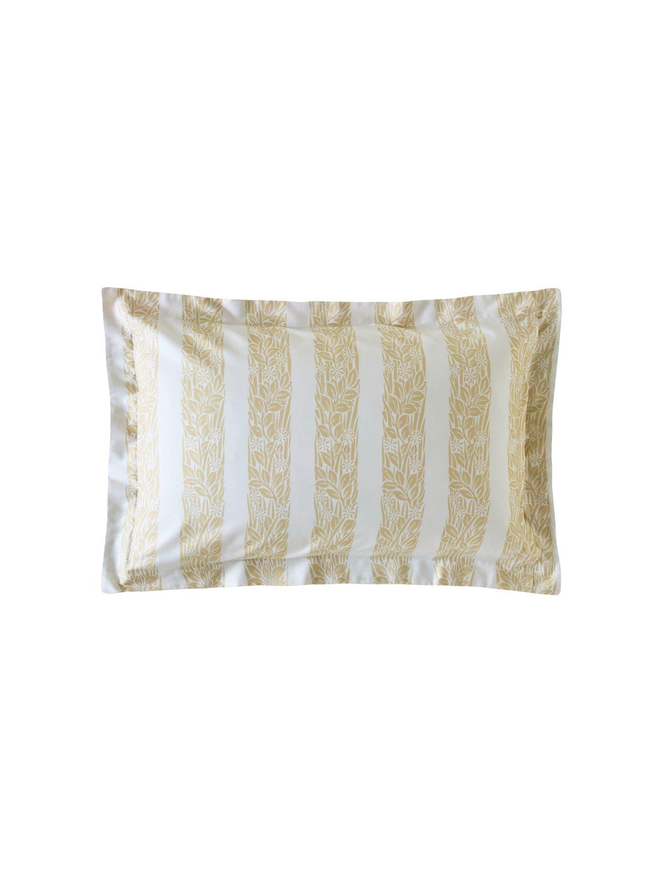  image of william-morris-at-home-compton-quilt-set