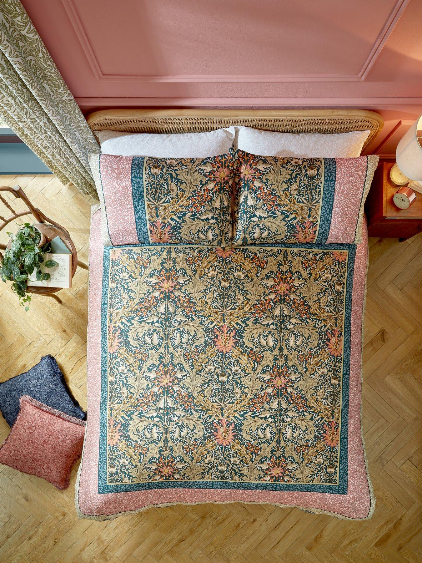 William Morris at Home Kelmscott Super Quilt Set
