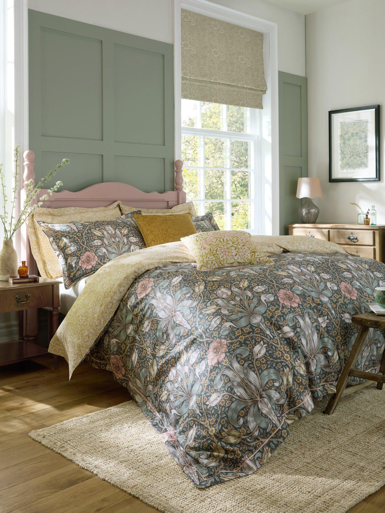 William Morris at Home Spring Thicket Quilt Set