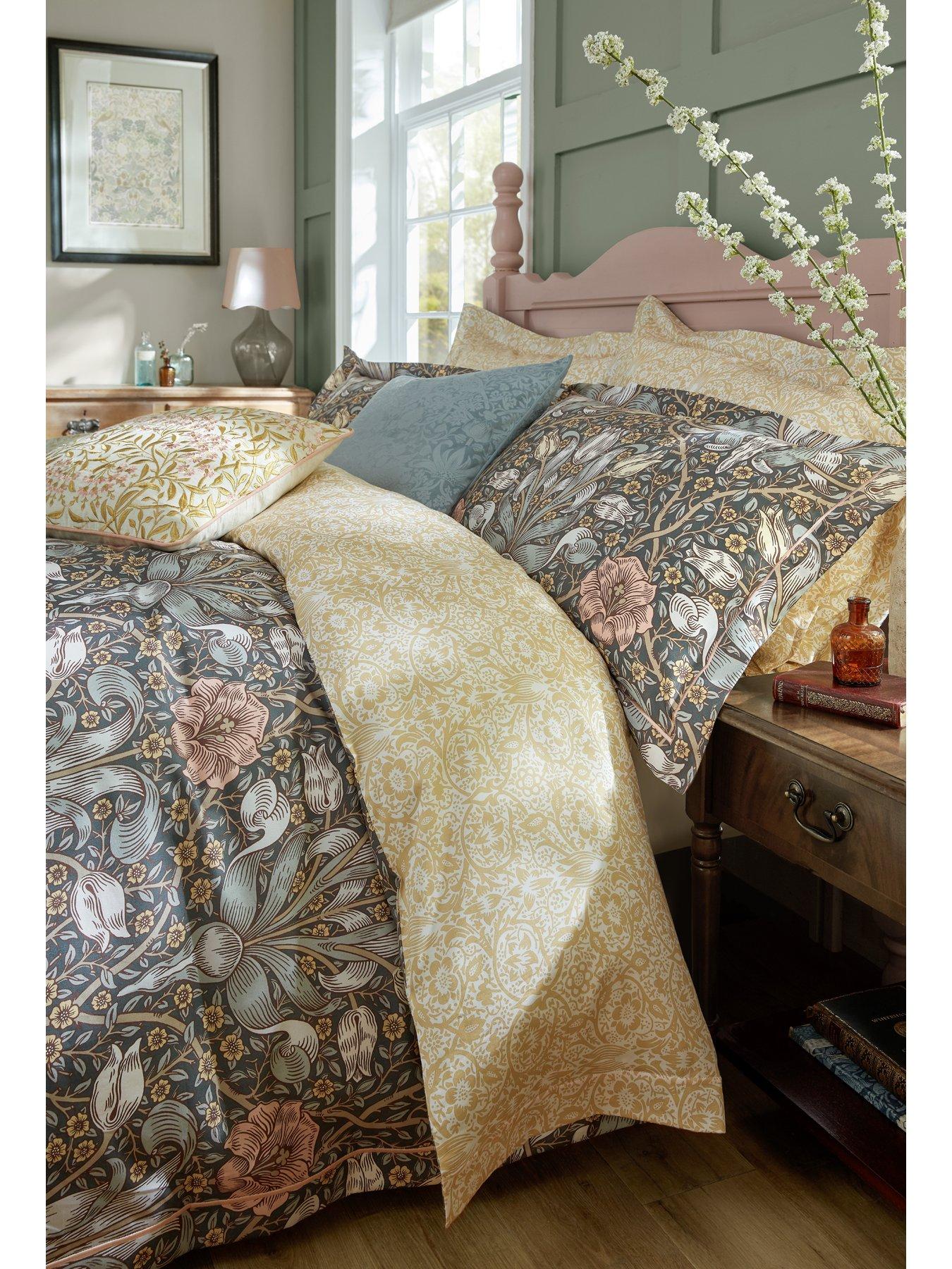  image of william-morris-at-home-spring-thicket-quilt-set