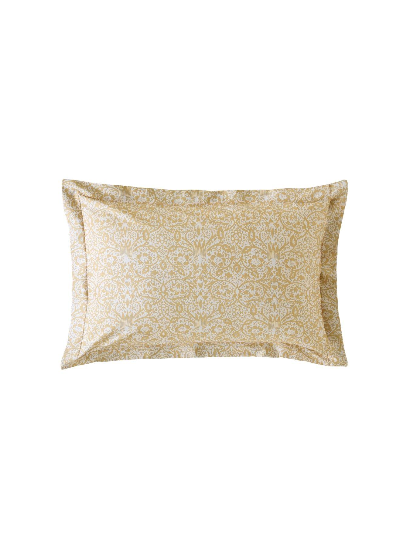 image of william-morris-at-home-spring-thicket-quilt-set
