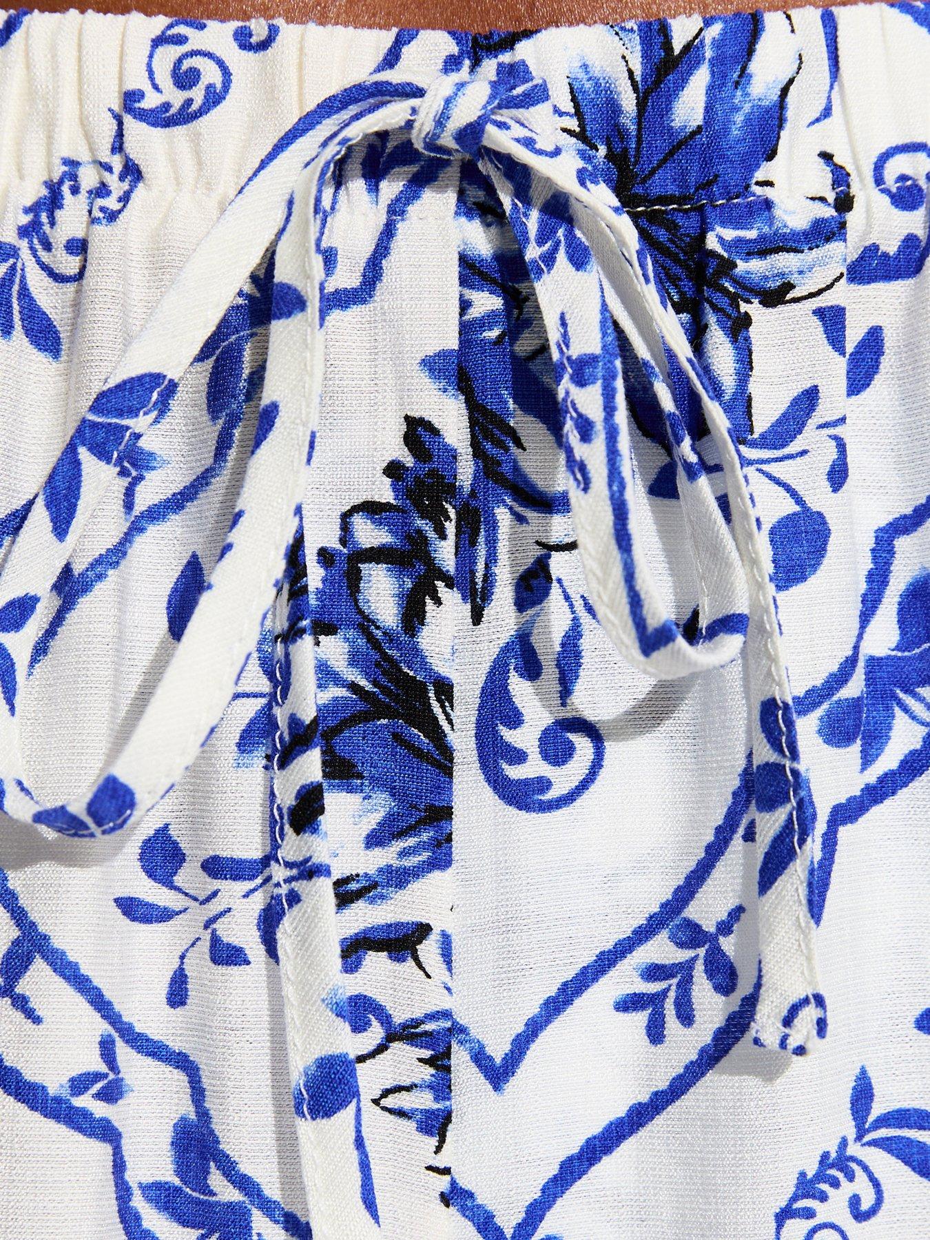 Image 6 of 6 of New Look Tile Pattern Beach Wide Leg Trousers - White