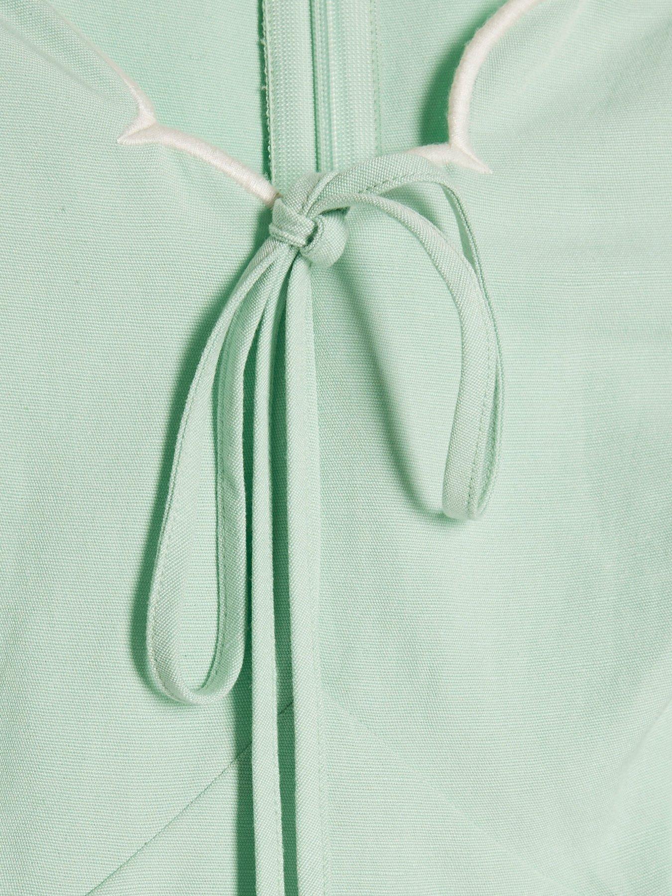 Image 6 of 6 of River Island Scallop Trim V Neck Dress - Green