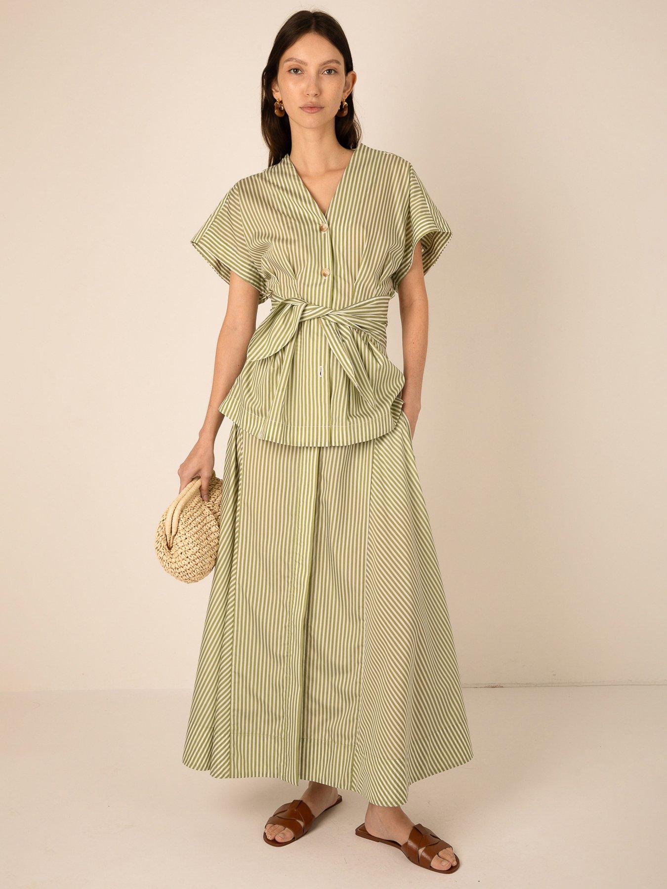 Vi.ve.re Reese V Neck Waisted Top - Green