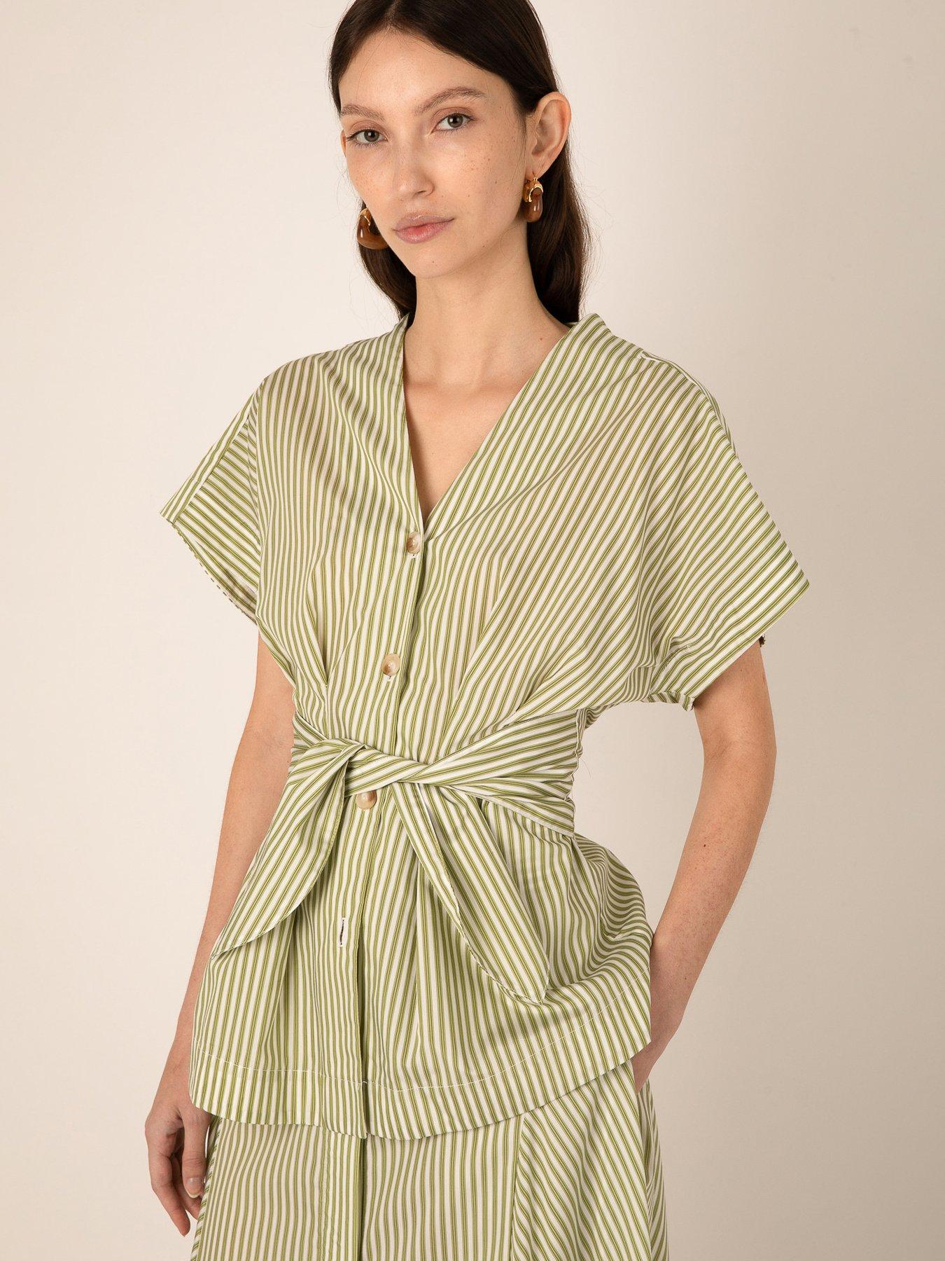 Image 4 of 5 of Vi.ve.re Reese V Neck Waisted Top - Green