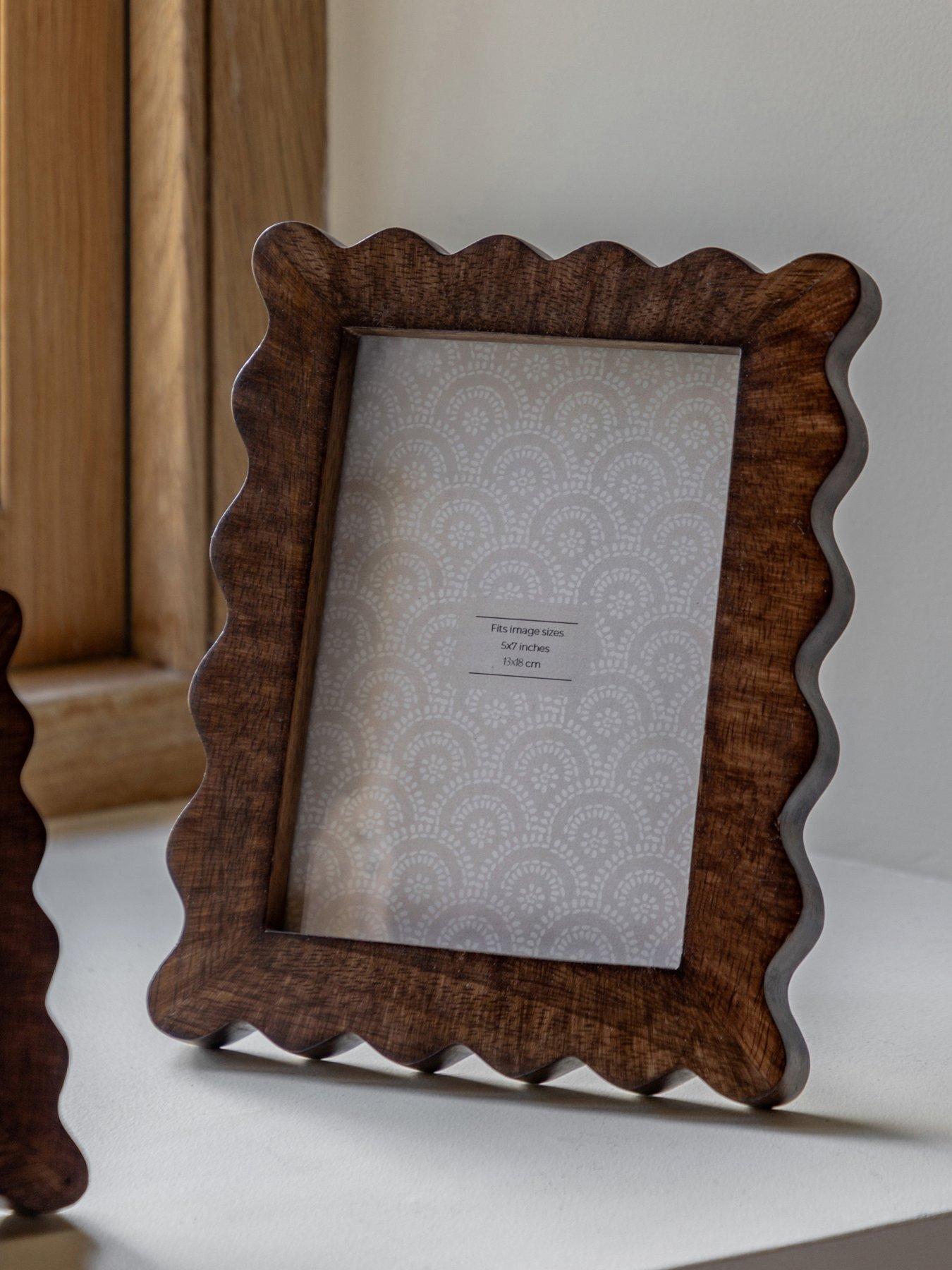 Gallery Direct 5x7 Mango Wood Scallop Photo Frame