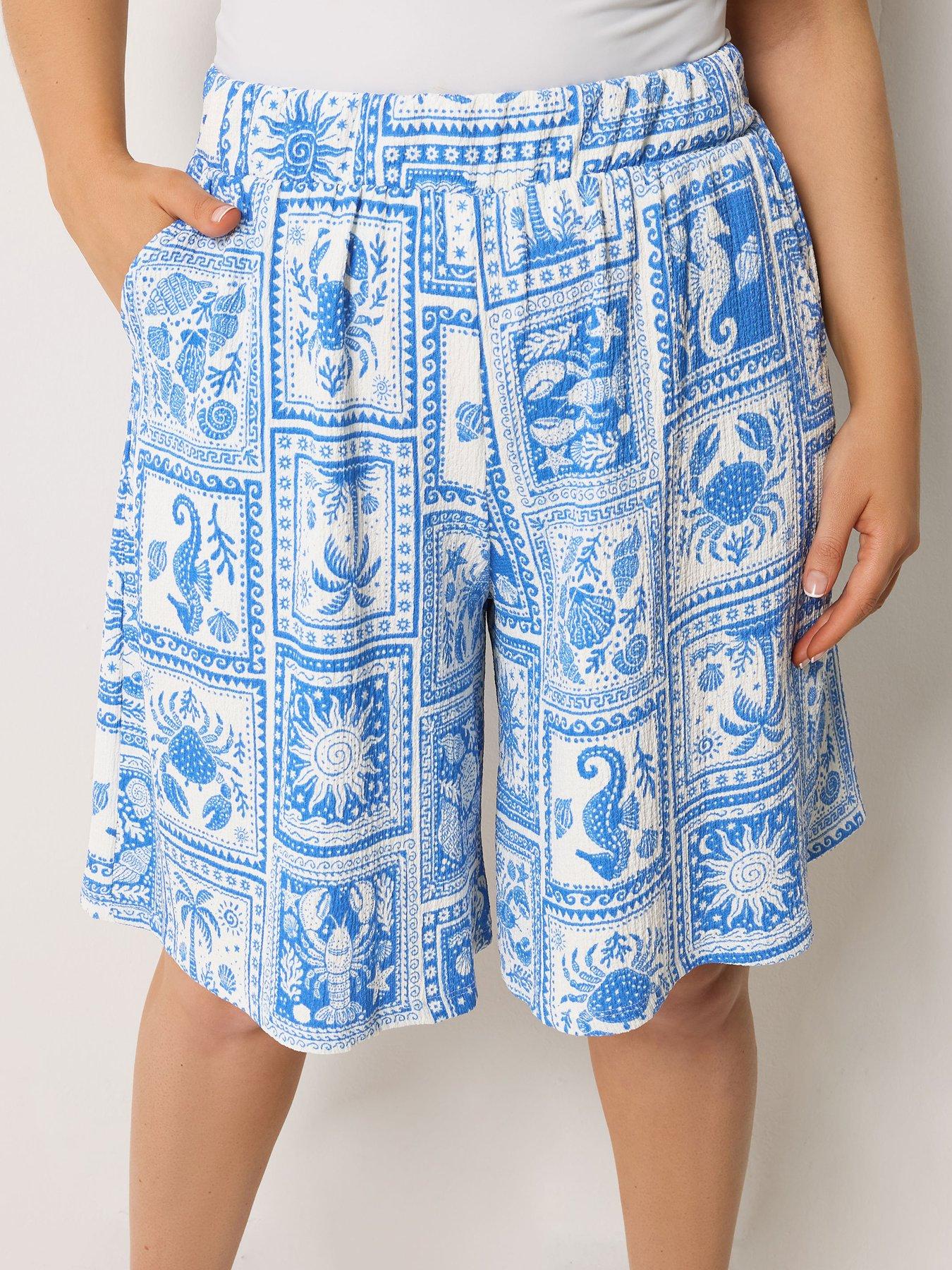 Image 4 of 5 of Yours Curve Jersey Crinkle Shorts - Blue