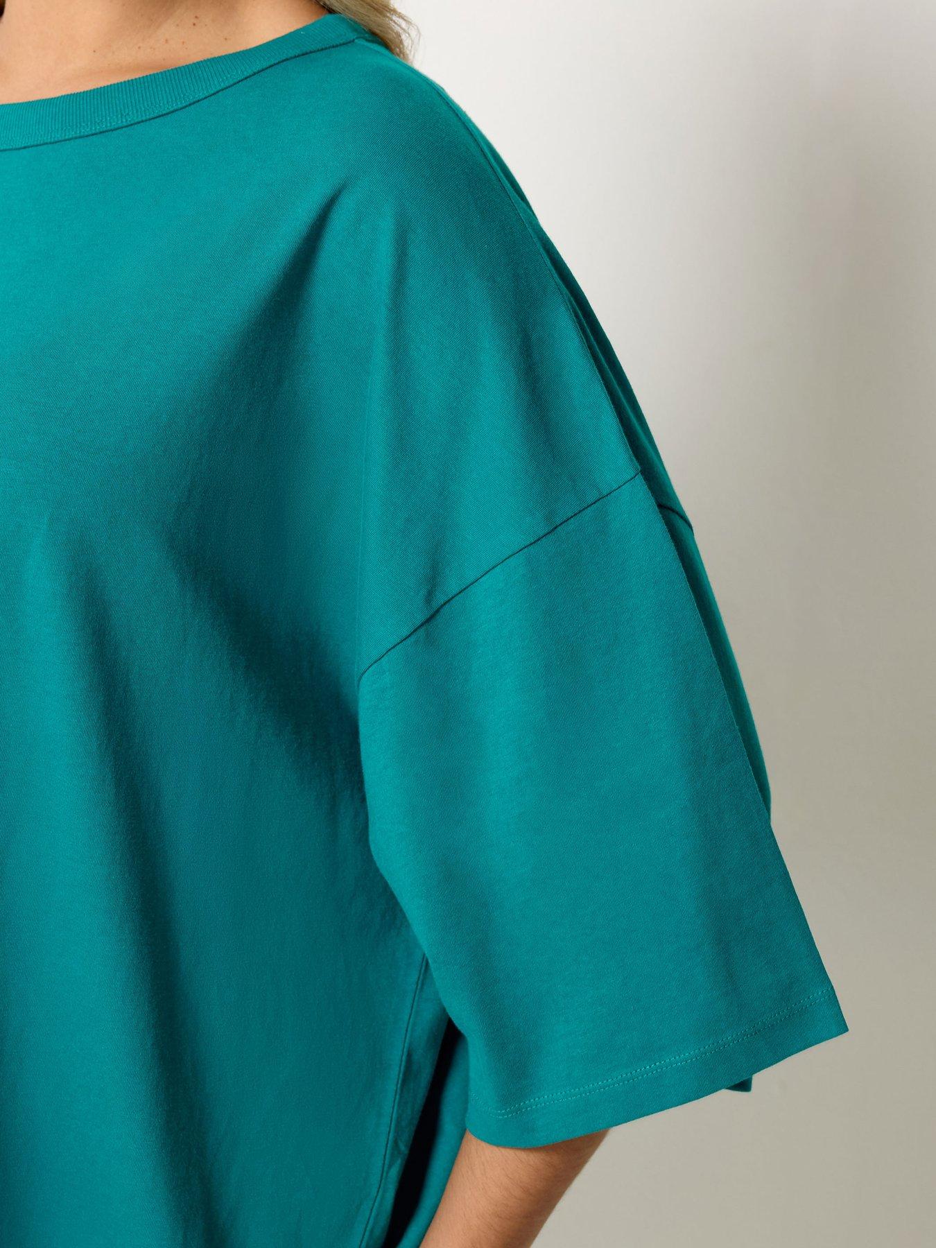 Image 4 of 5 of Yours Curve Boxy T-Shirt - Blue