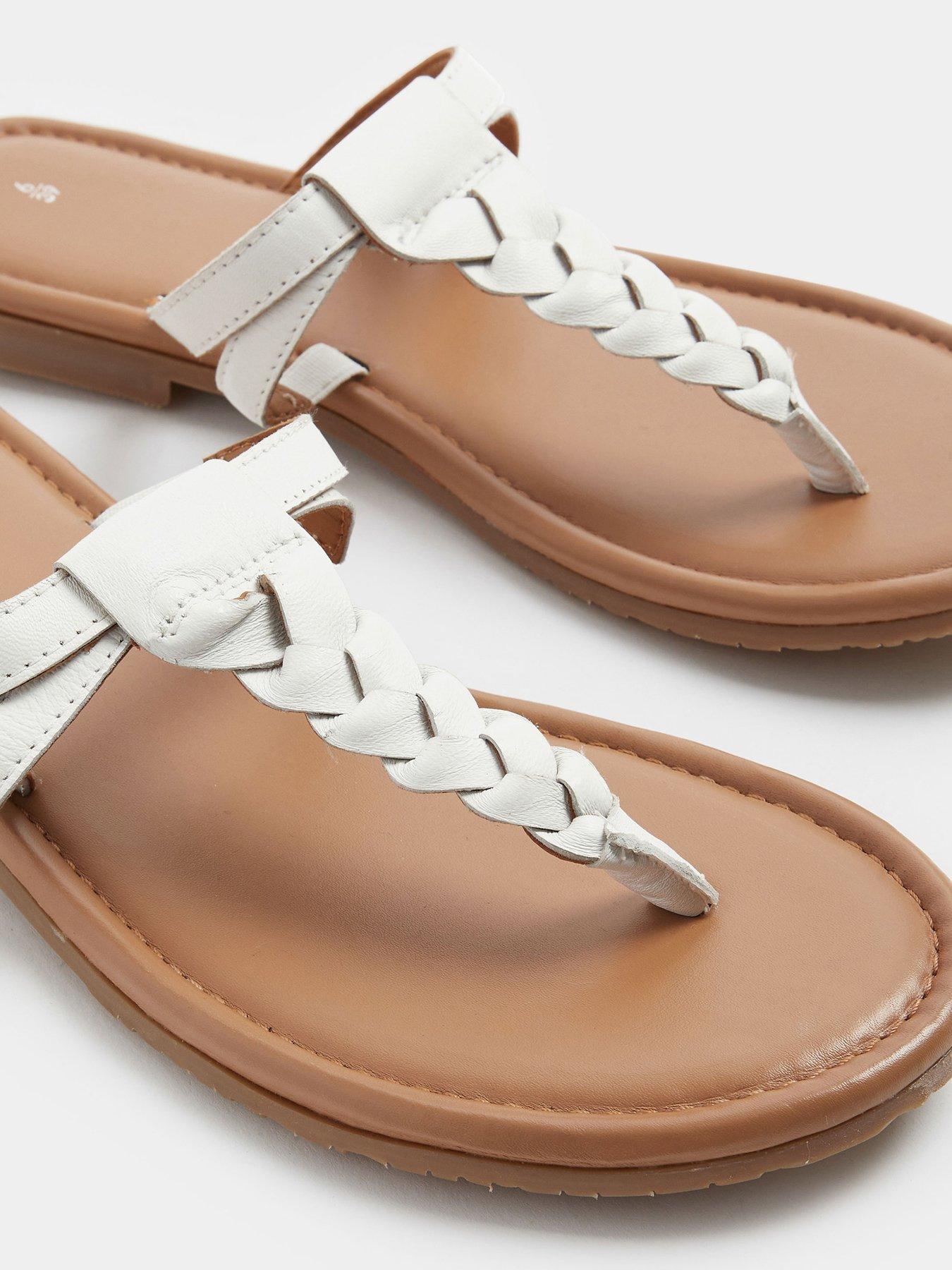 Image 4 of 4 of Yours Extra Wide Fit Plaited Toe Sandal - White