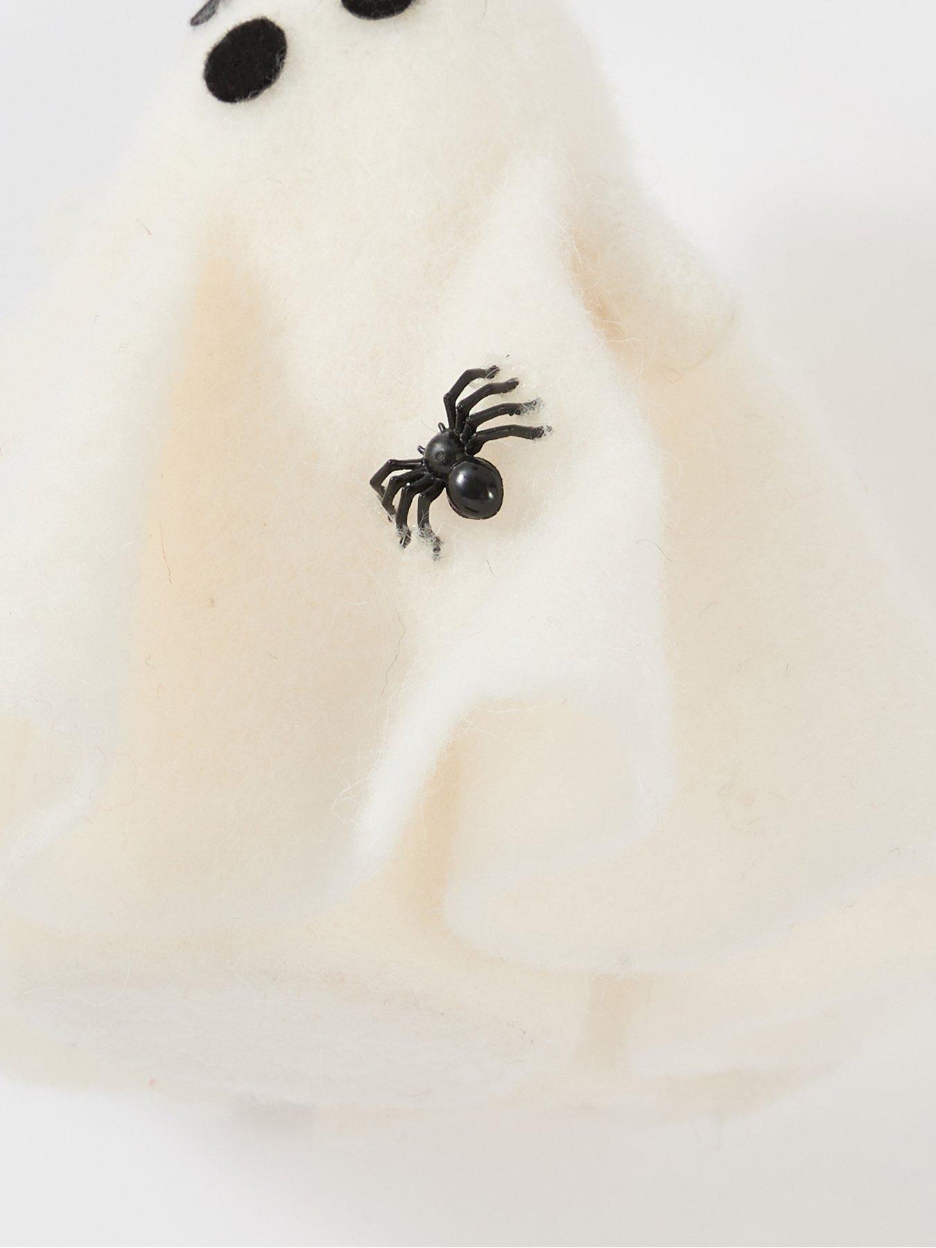 Image 6 of 7 of The Very Collection White Felt Ghost Garland Halloween Decoration
