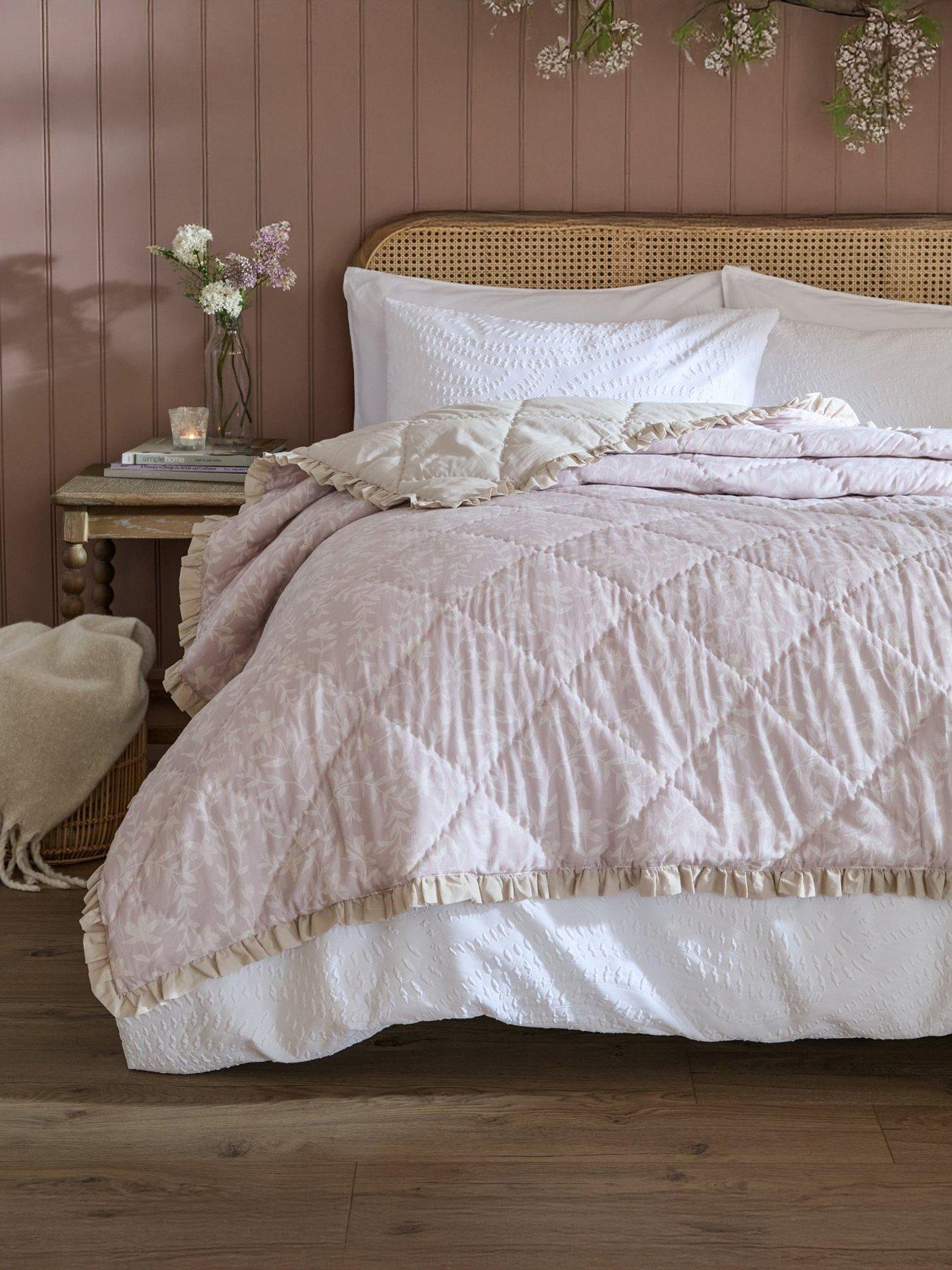 front image of wylder-amelia-bedspread-blush
