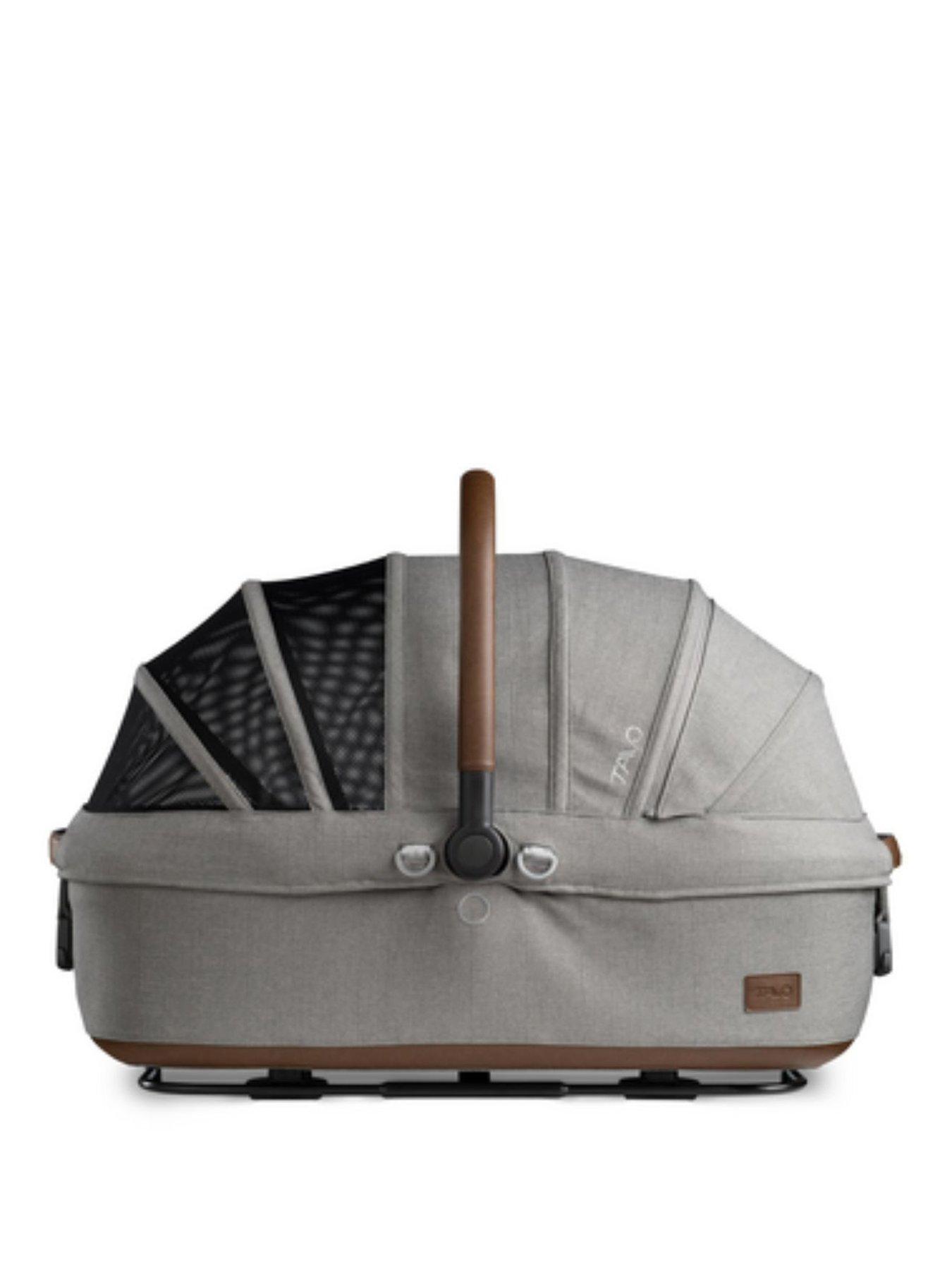 Image 2 of 7 of Tavo Meave Medium (rigid handle) with Isofix Base